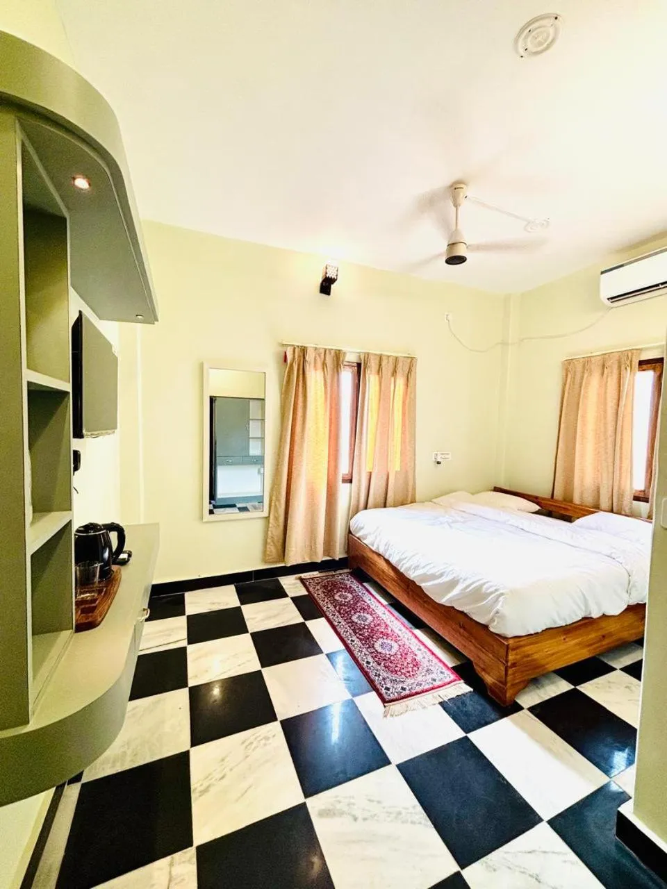 Bed in Narayana's Haveli