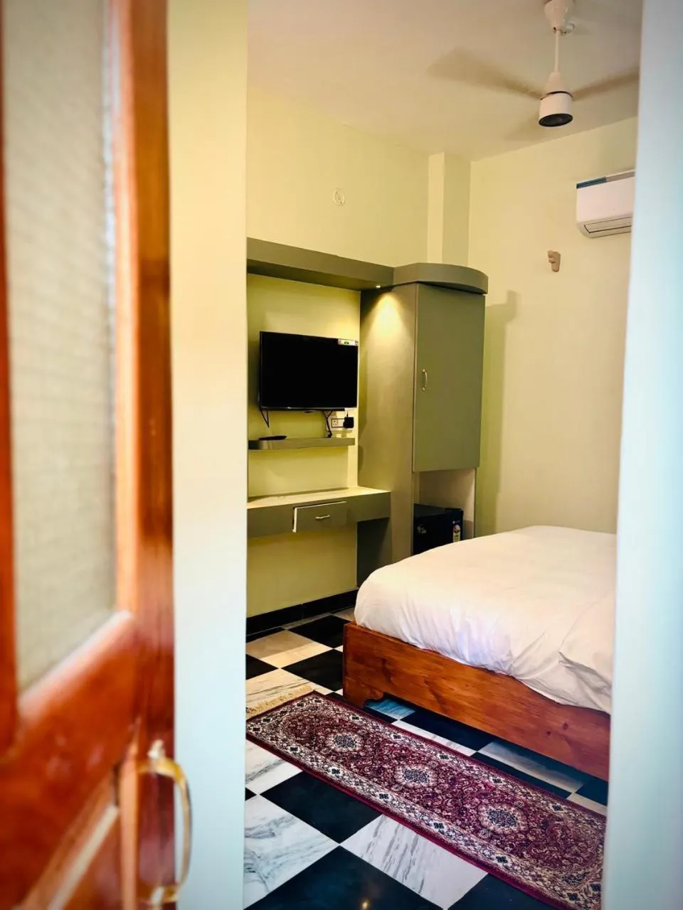 Bed in Narayana's Haveli