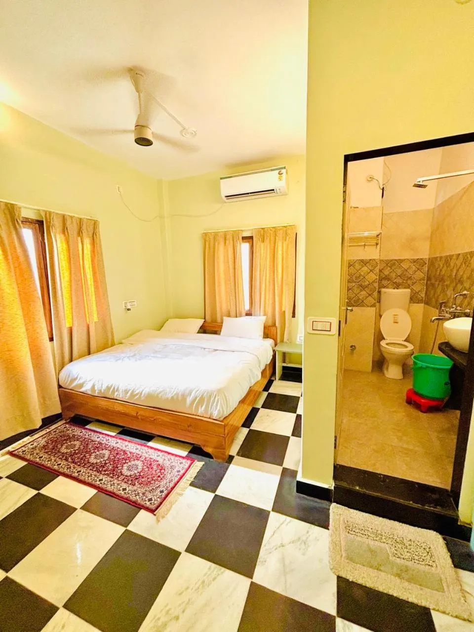 Bed in Narayana's Haveli