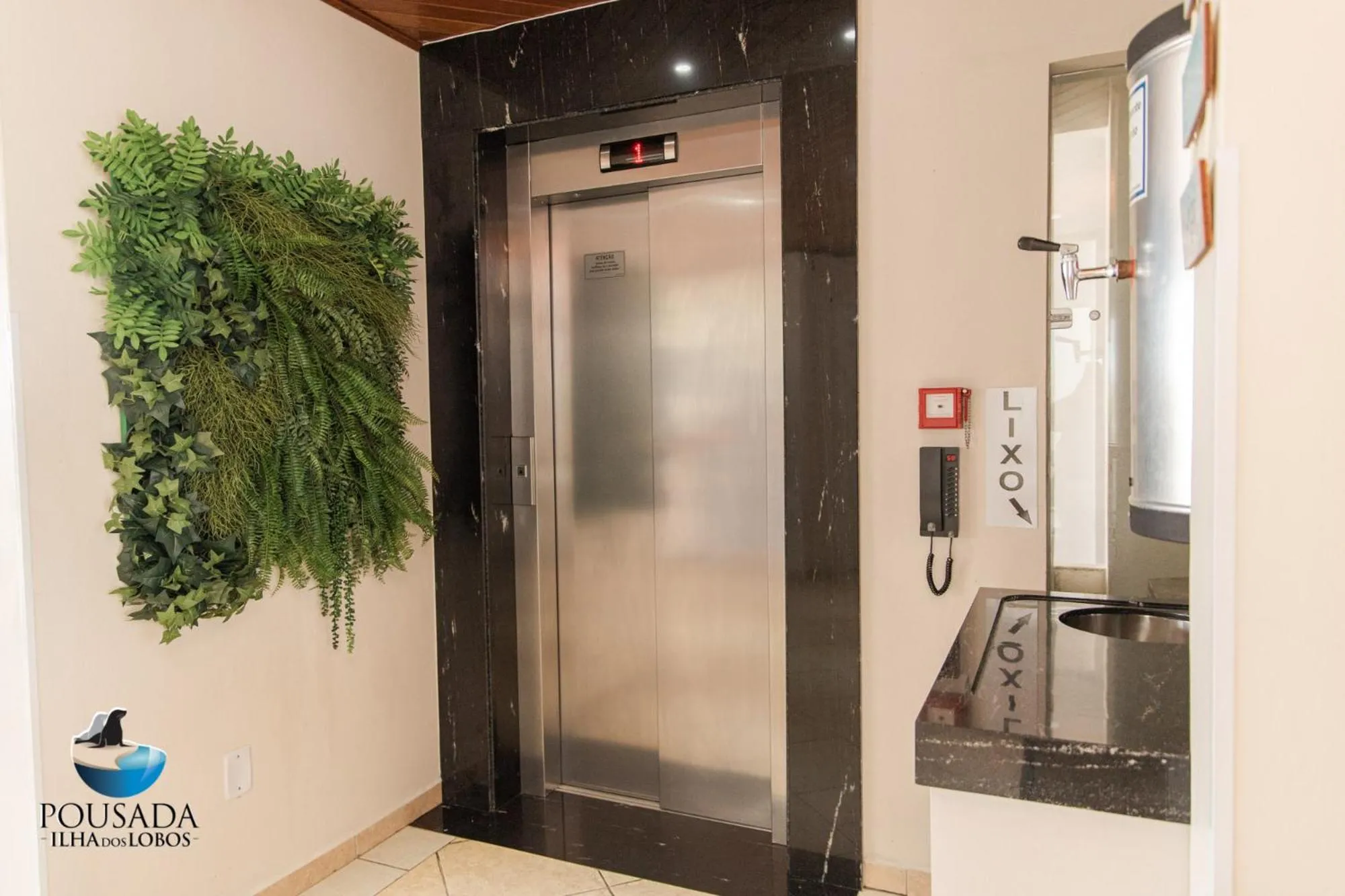 elevator in Pousada Ilha dos Lobos