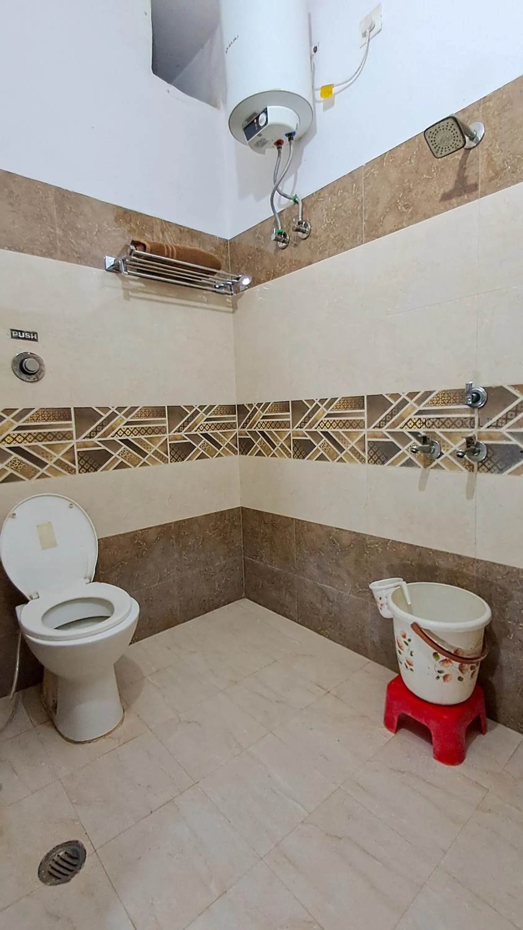 Shower in LD Guest House, Ayodhya