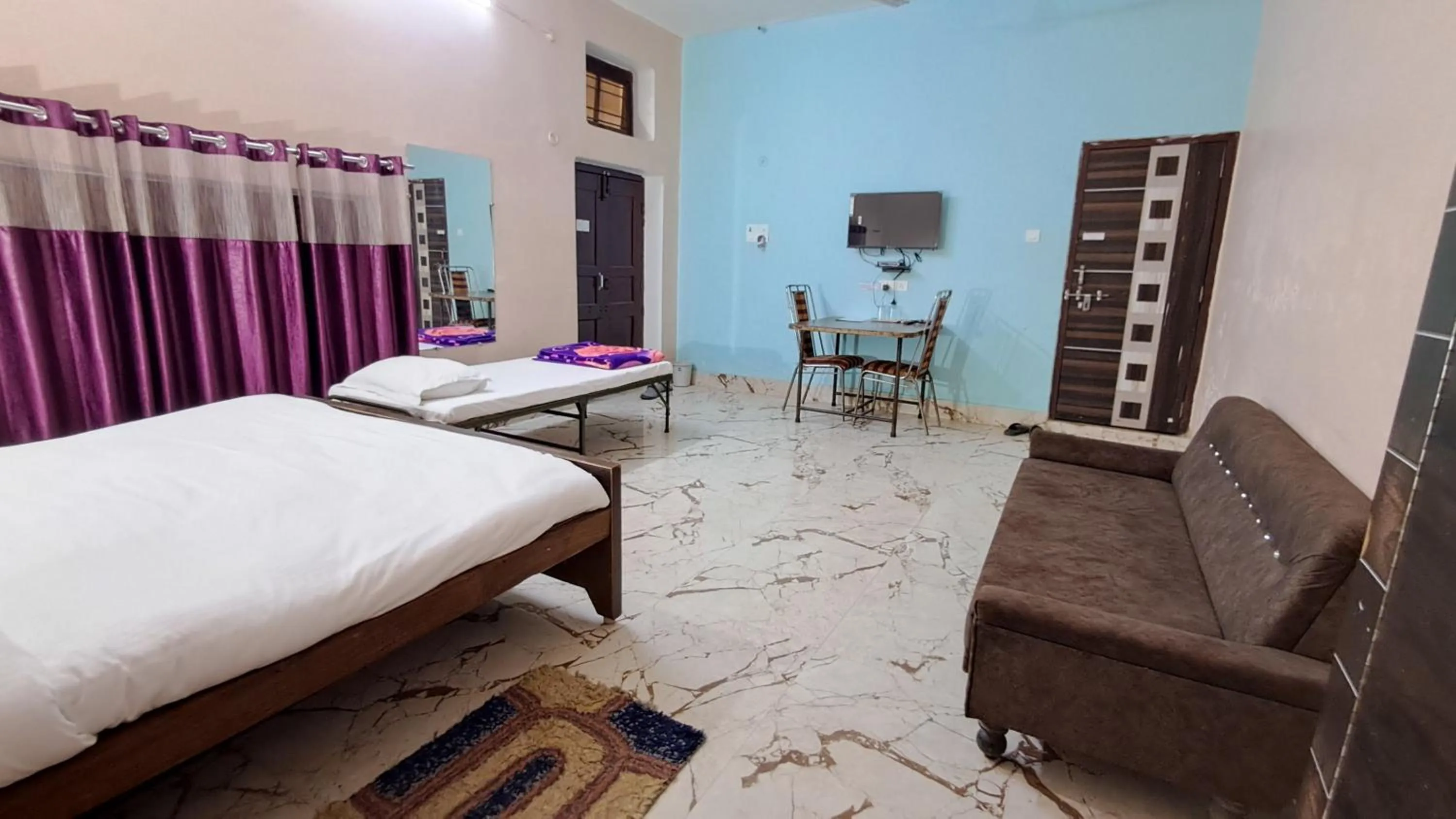 Living room, Bed in LD Guest House, Ayodhya