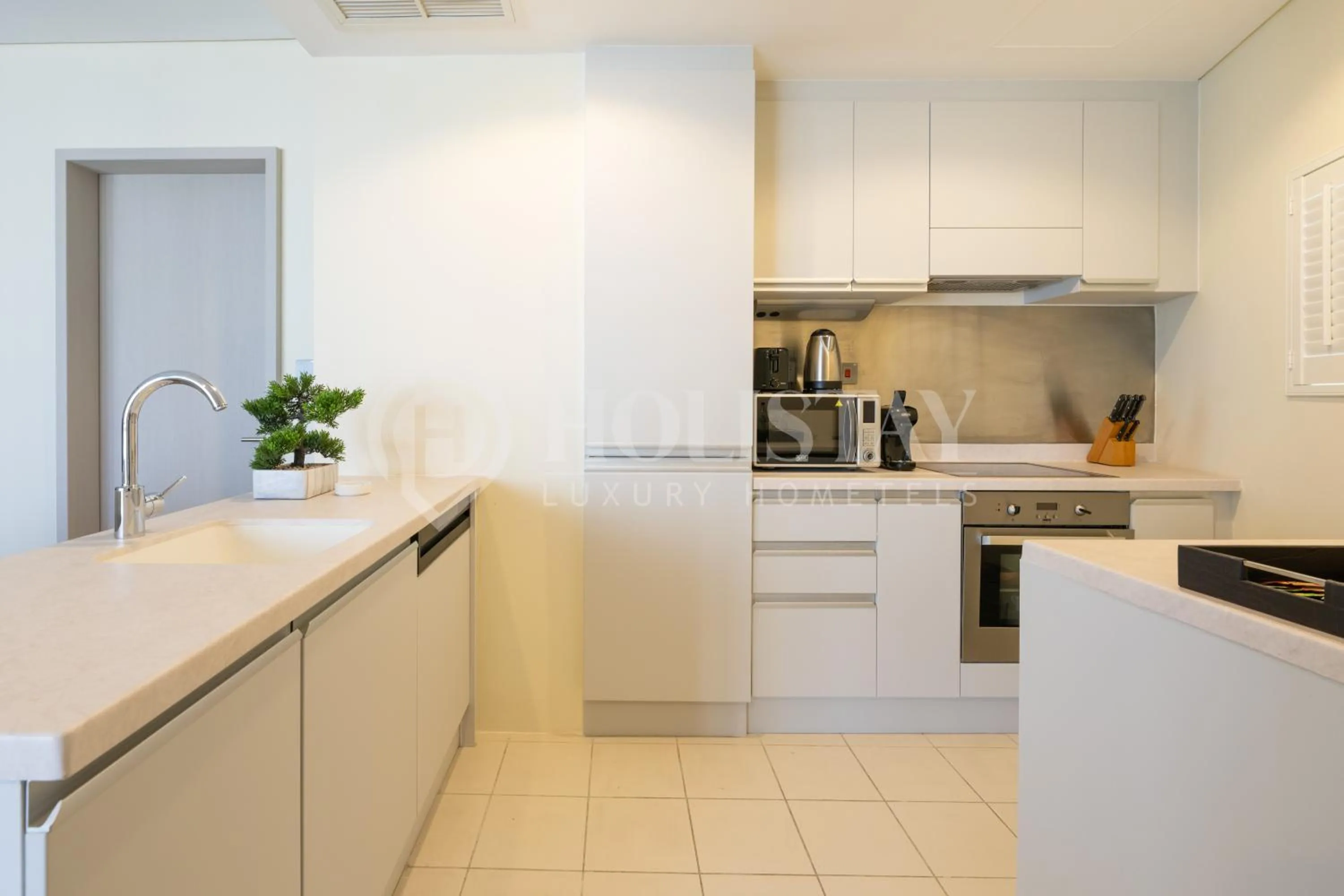 Coffee/tea facilities in Holistay Luxury Homes - Burj khalifa view - Direct Access Dubai Mall