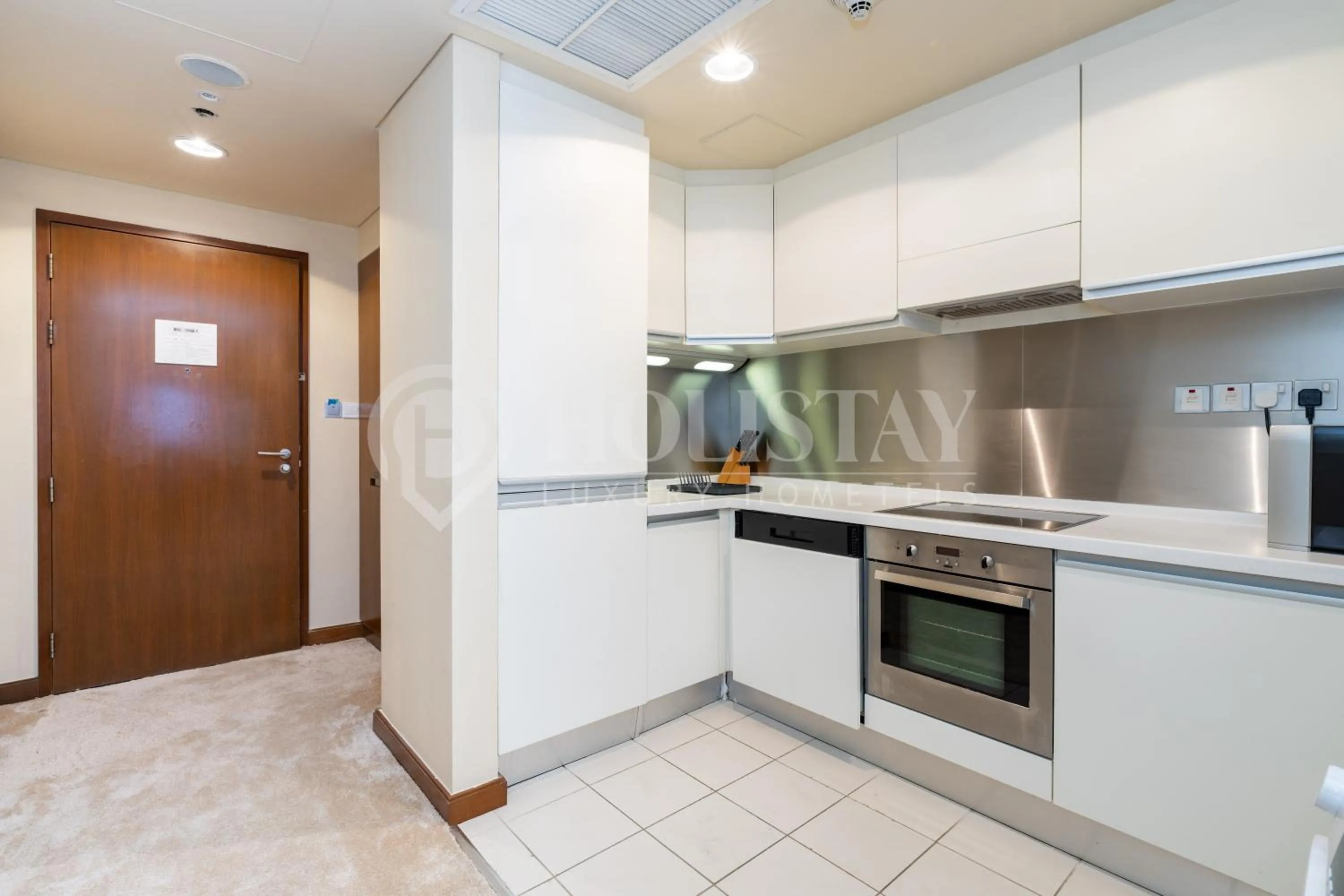 Kitchen or kitchenette in Holistay Luxury Homes - Burj khalifa view - Direct Access Dubai Mall