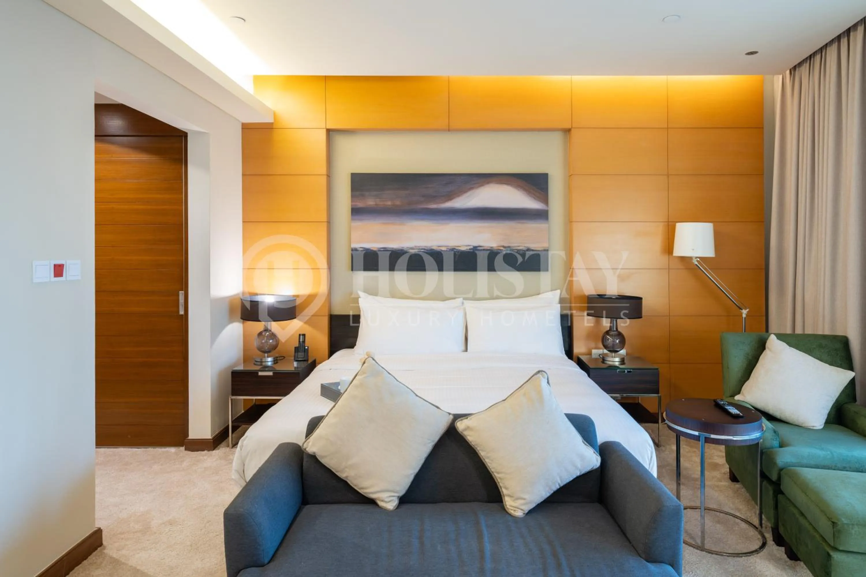 Bed in Holistay Luxury Homes - Burj khalifa view - Direct Access Dubai Mall