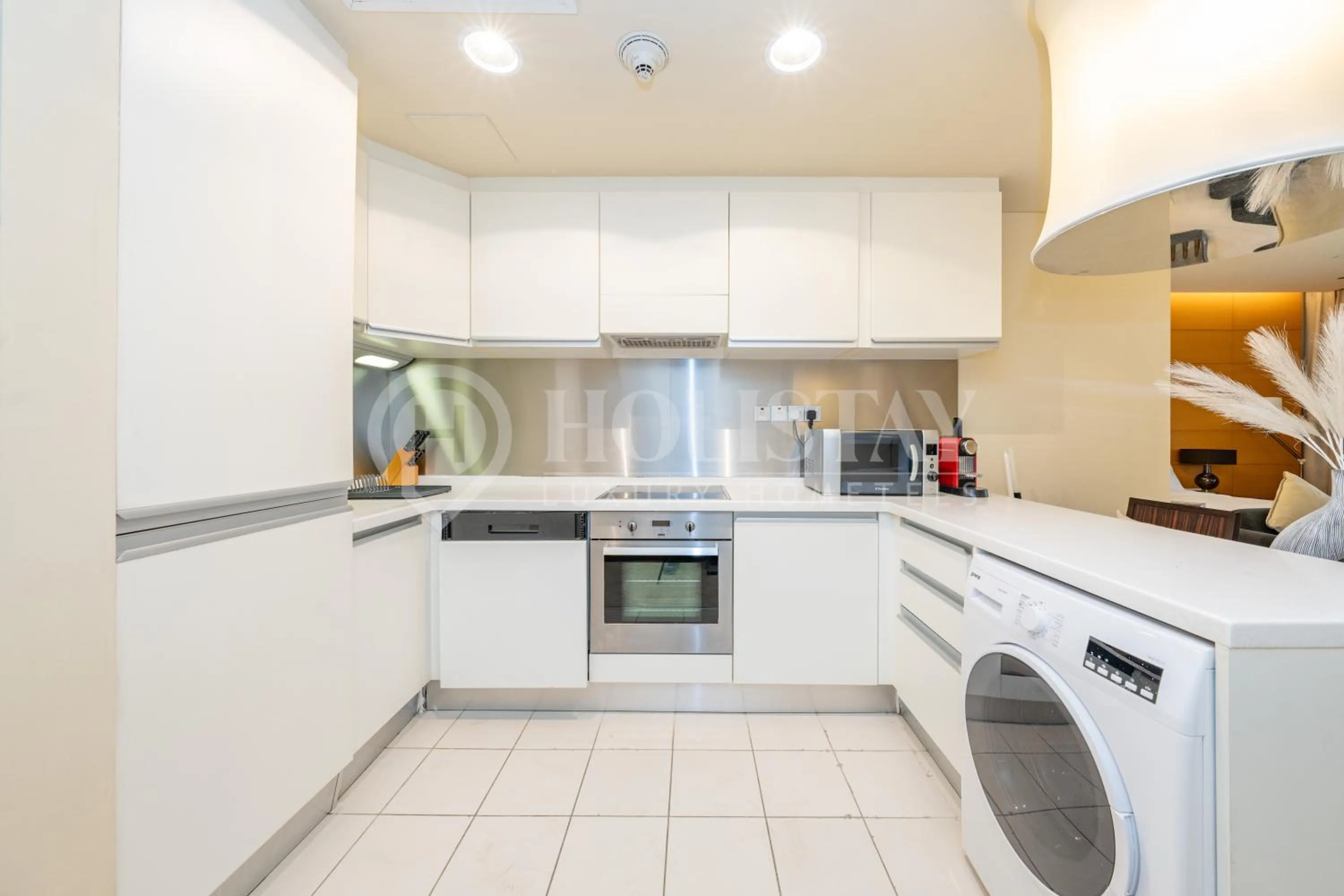 Kitchen or kitchenette in Holistay Luxury Homes - Burj khalifa view - Direct Access Dubai Mall