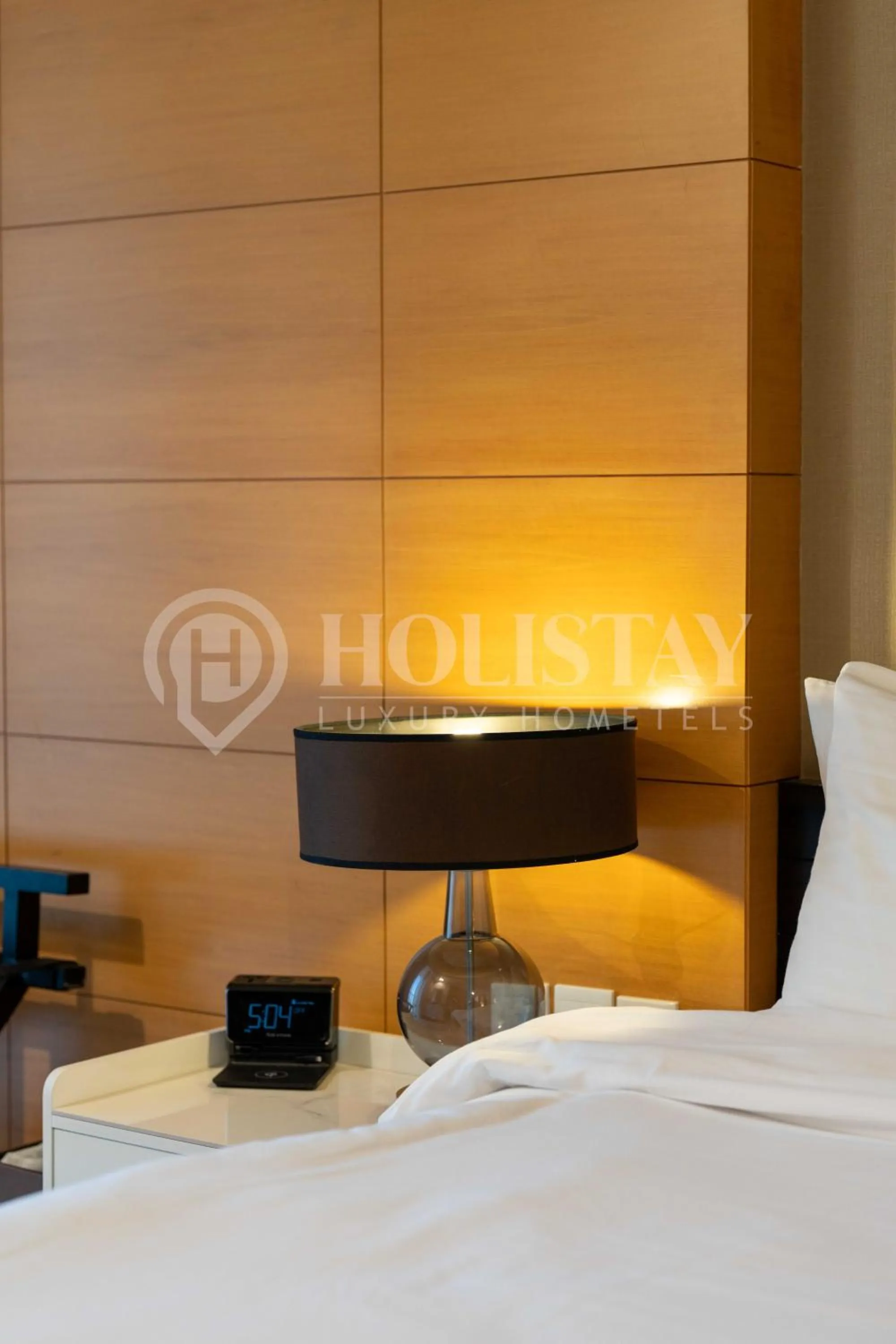 Bed in Holistay Luxury Homes - Burj khalifa view - Direct Access Dubai Mall