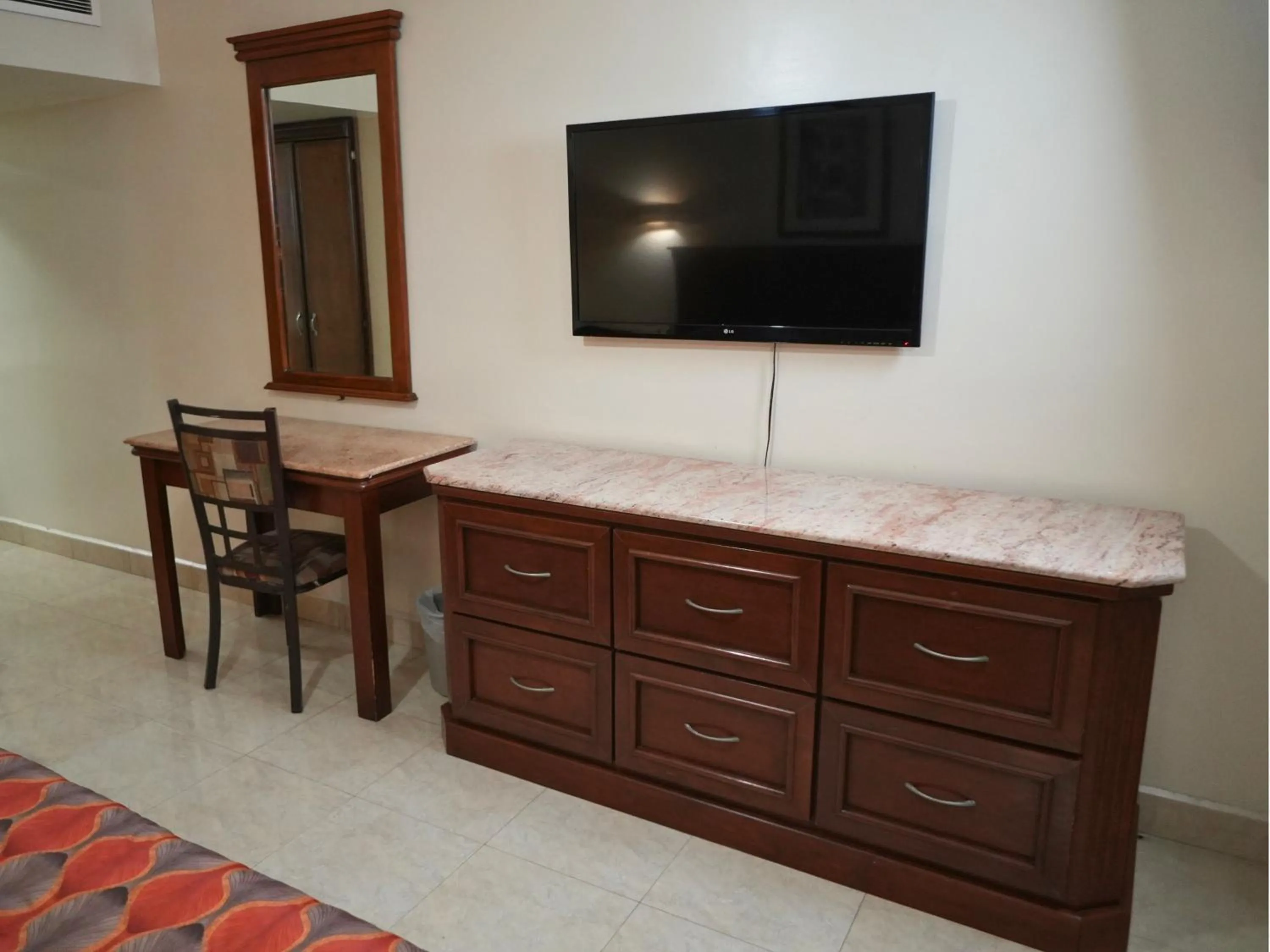 TV and multimedia in Hotel San Angel