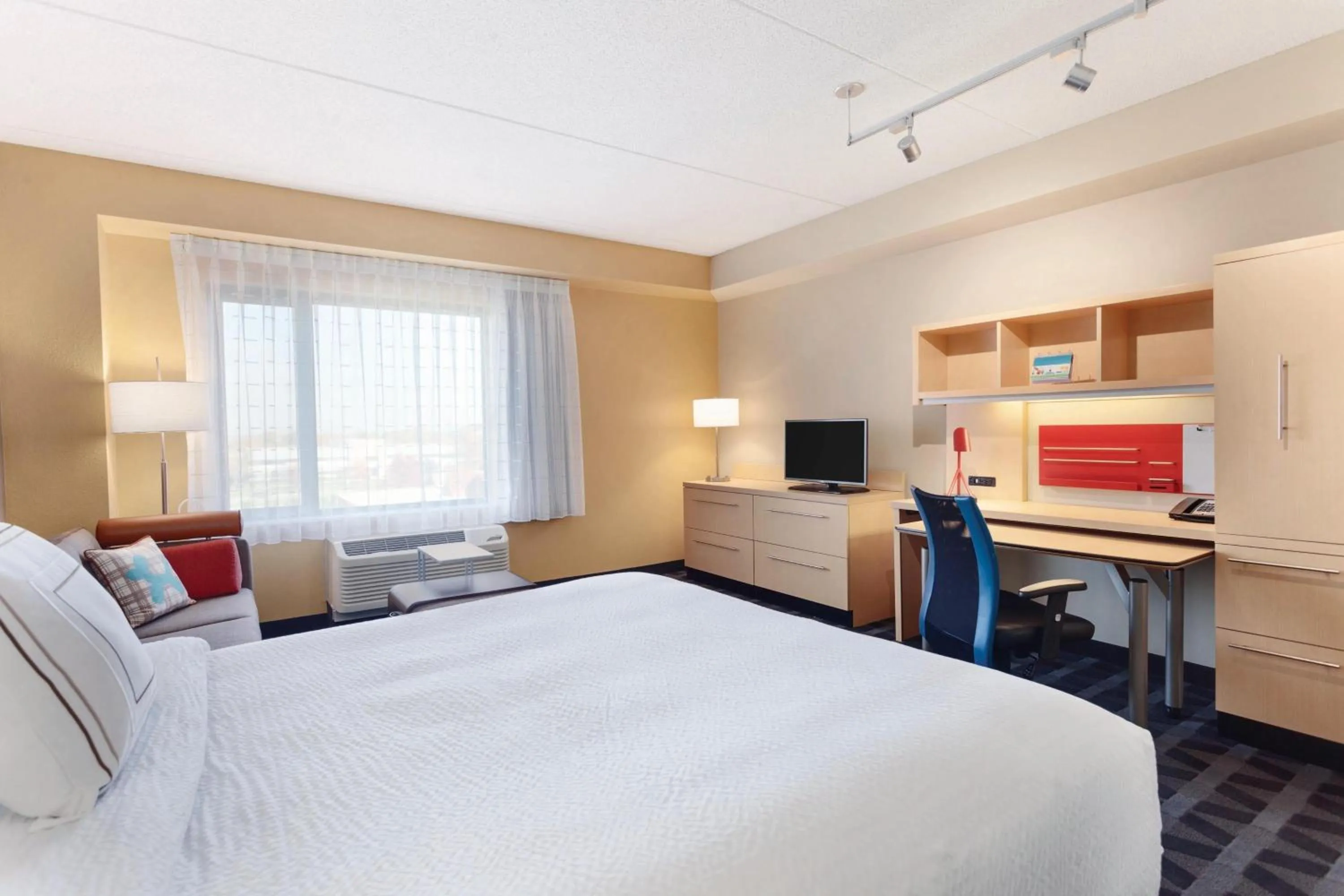 Photo of the whole room, Bed in TownePlace Suites by Marriott Harrisburg West/Mechanicsburg