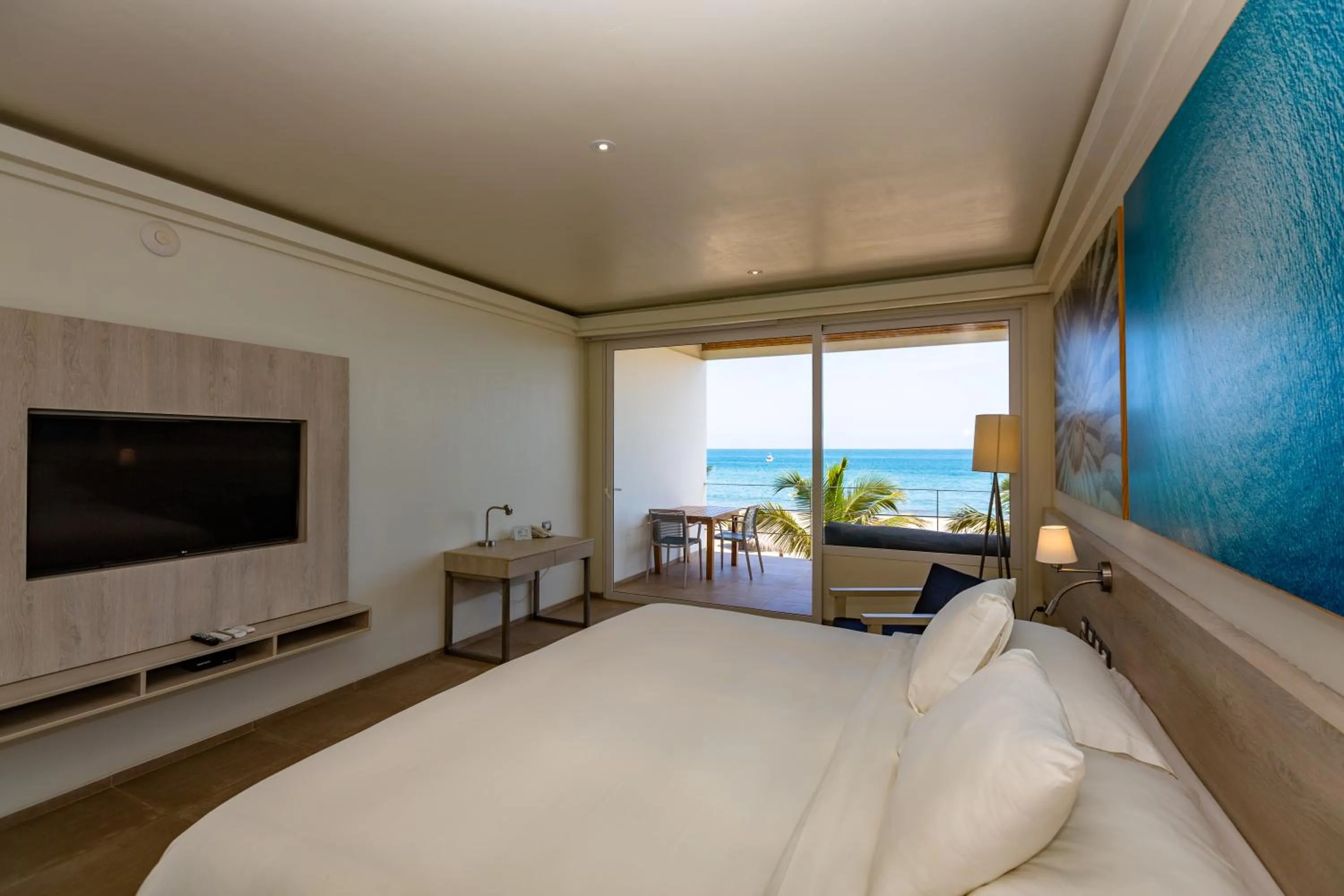 Sea view, Bed in Punta Sal Suites & Bungalows Resort