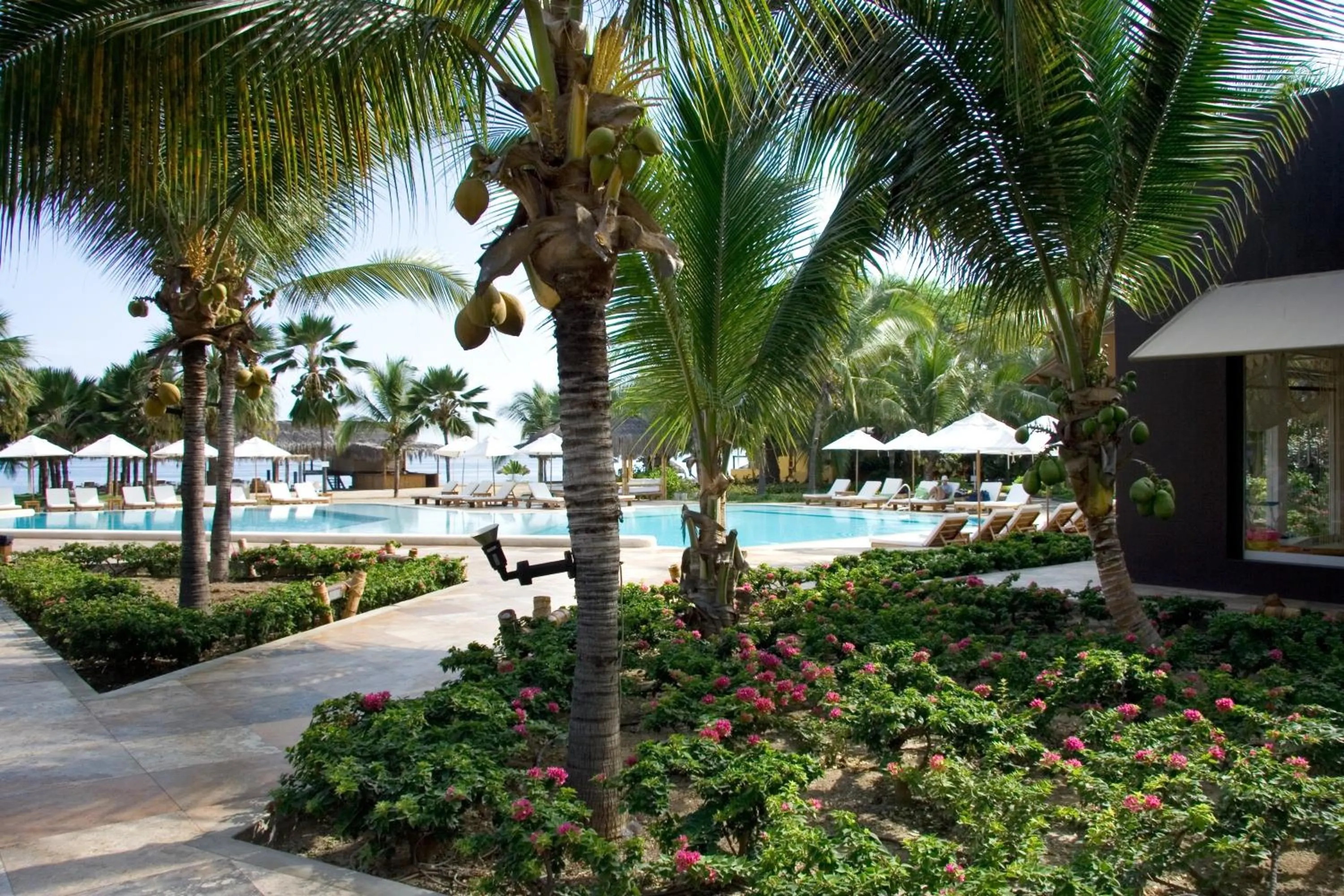 Swimming pool in Punta Sal Suites & Bungalows Resort