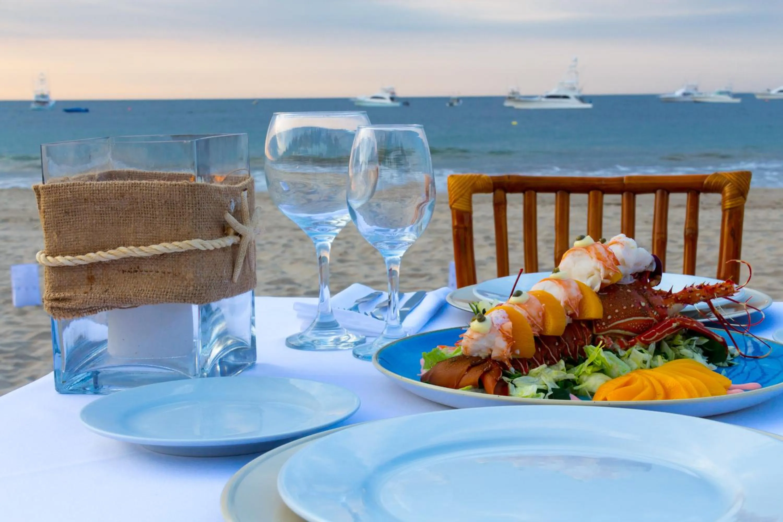 Restaurant/places to eat in Punta Sal Suites & Bungalows Resort