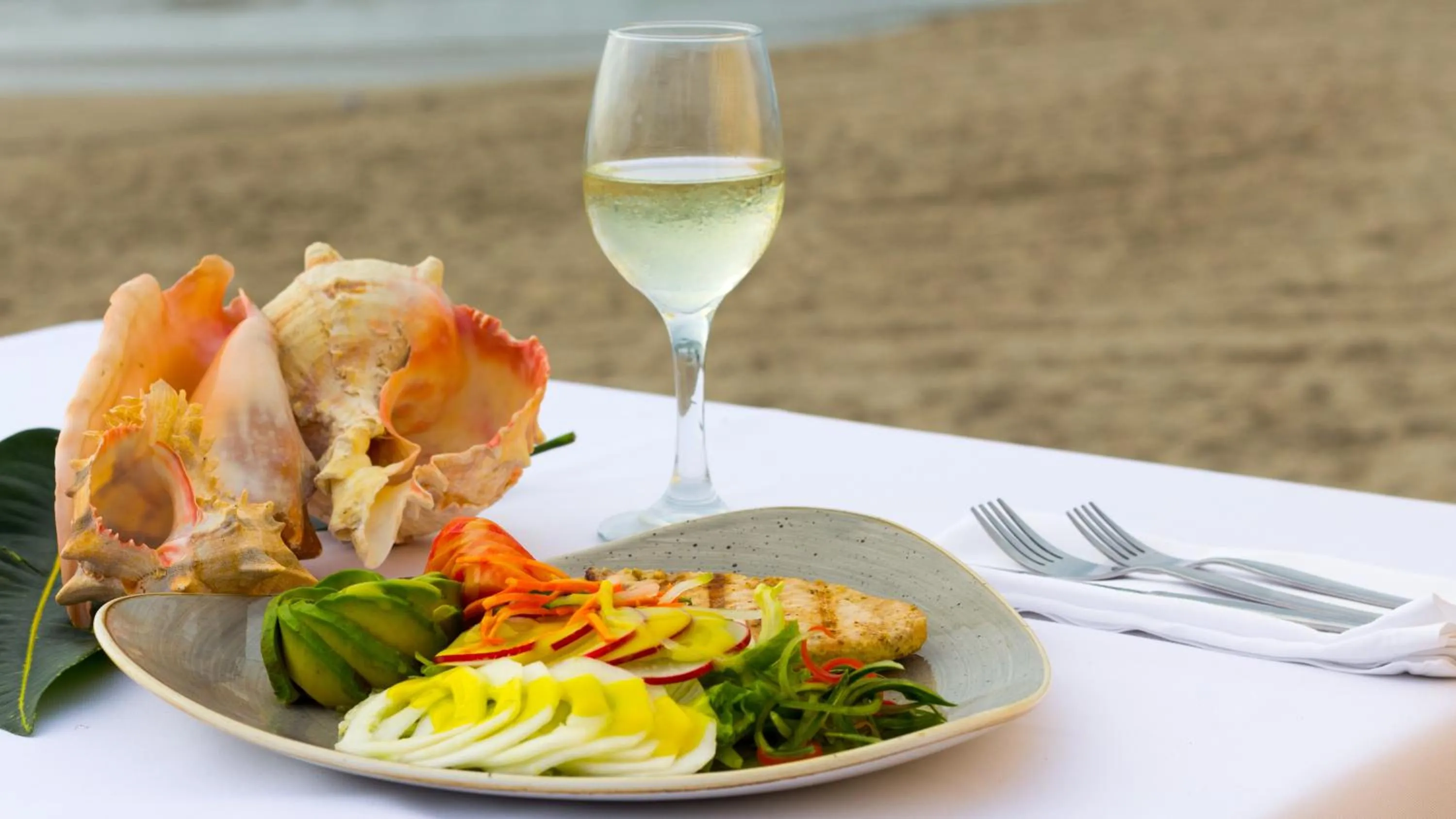 Restaurant/places to eat in Punta Sal Suites & Bungalows Resort