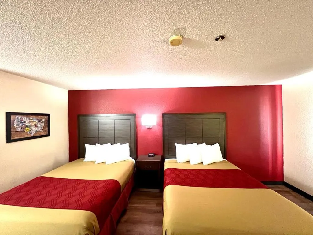 Bed in Econo Lodge Oacoma - Chamberlain West