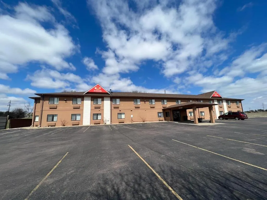 Parking in Econo Lodge Oacoma - Chamberlain West