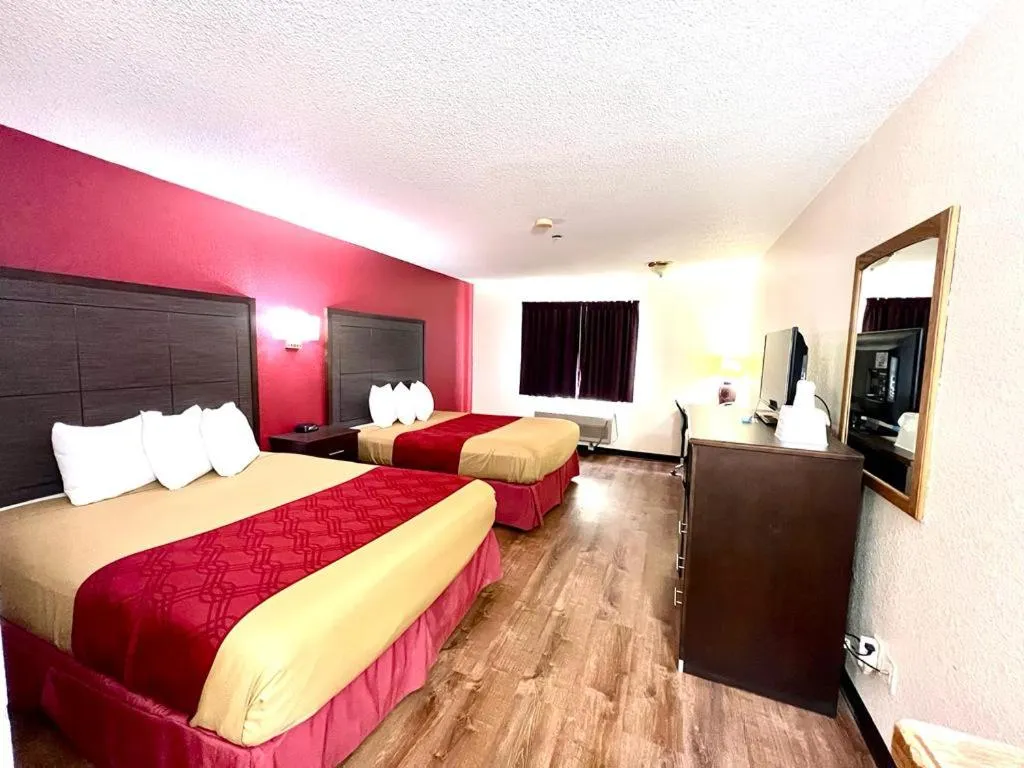 Bed in Econo Lodge Oacoma - Chamberlain West