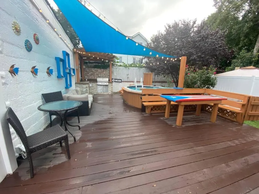 Casa Rosado @ NYC Home Pool Firepit Parking Ferry