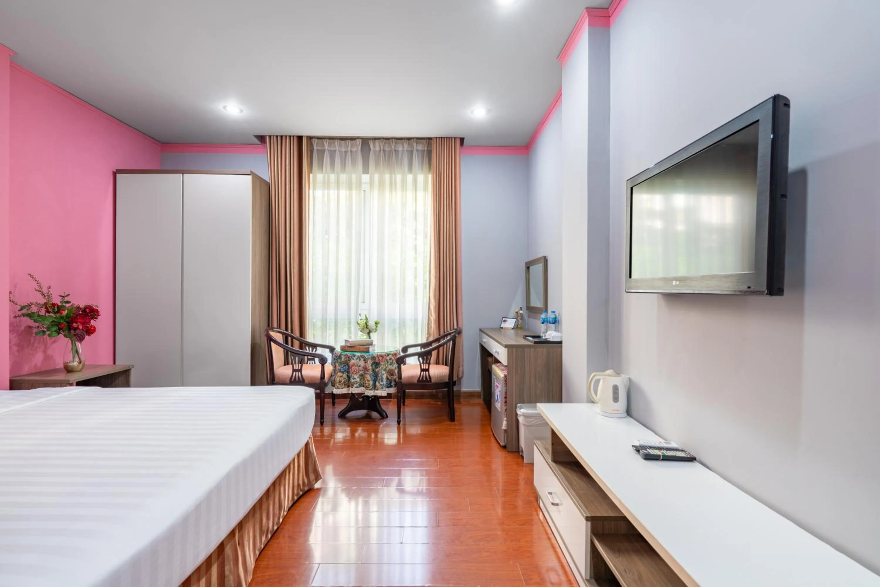 Communal lounge/ TV room, Bed in La Palma Boutique Hotel