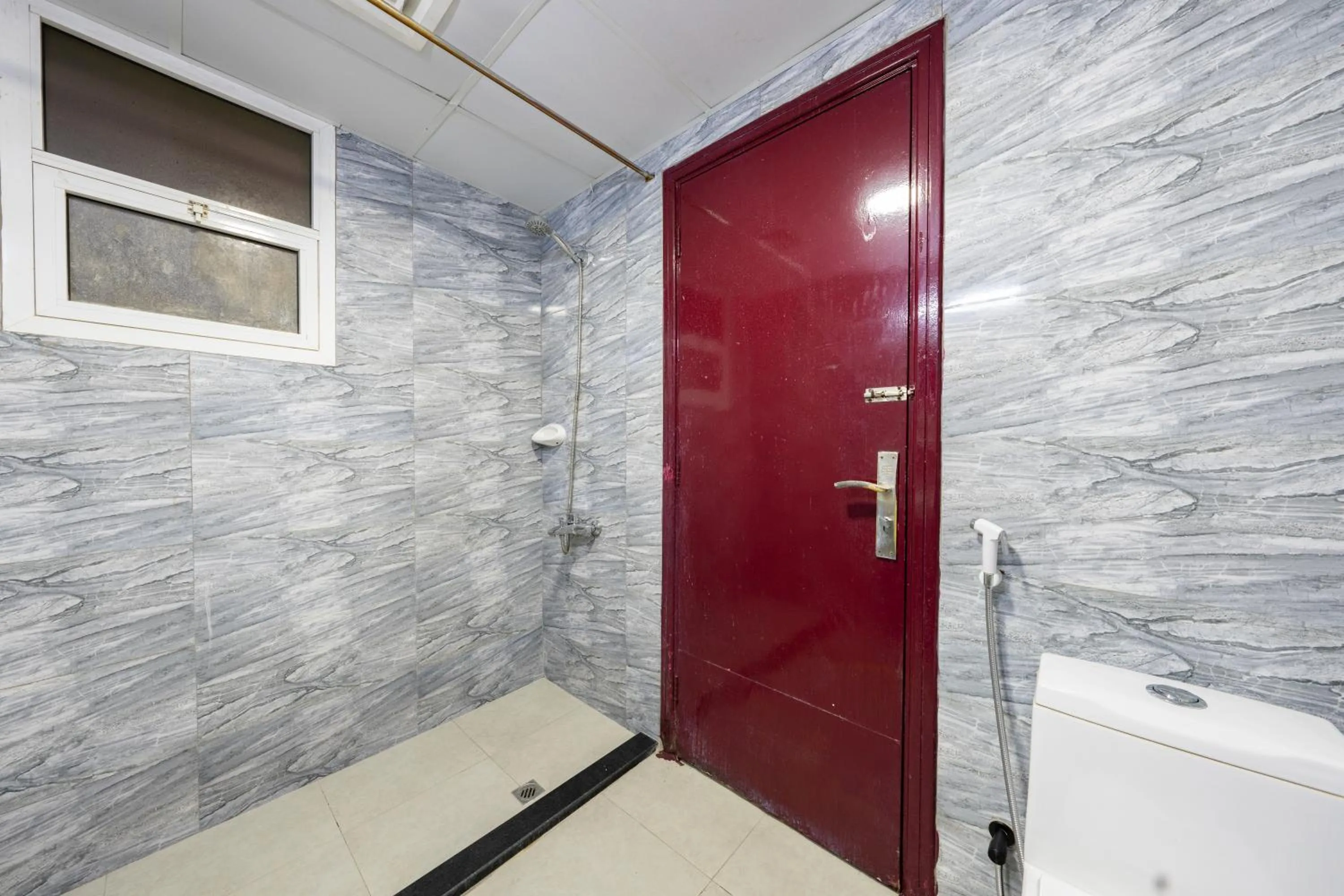 Shower in Tanha Hotel