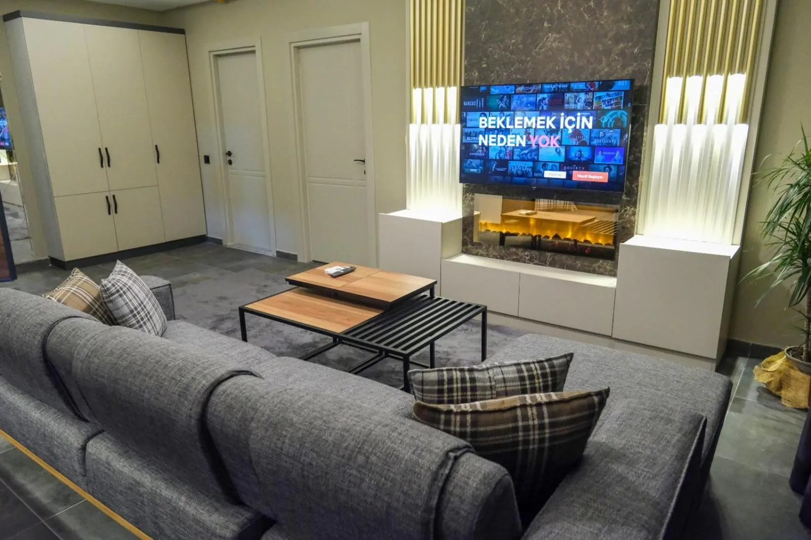 Communal lounge/ TV room in LİMONOTTO SUİT OTEL