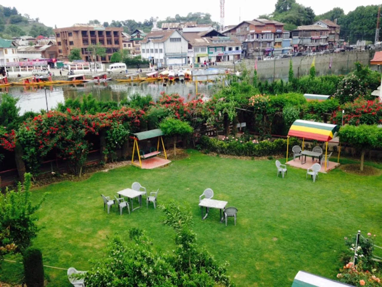 Hotel Akbar At Dal Lake Ghat Number 1