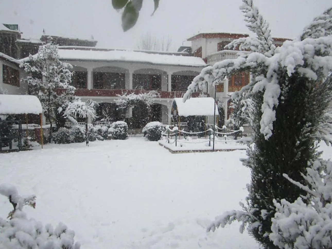 Hotel Akbar At Dal Lake Ghat Number 1