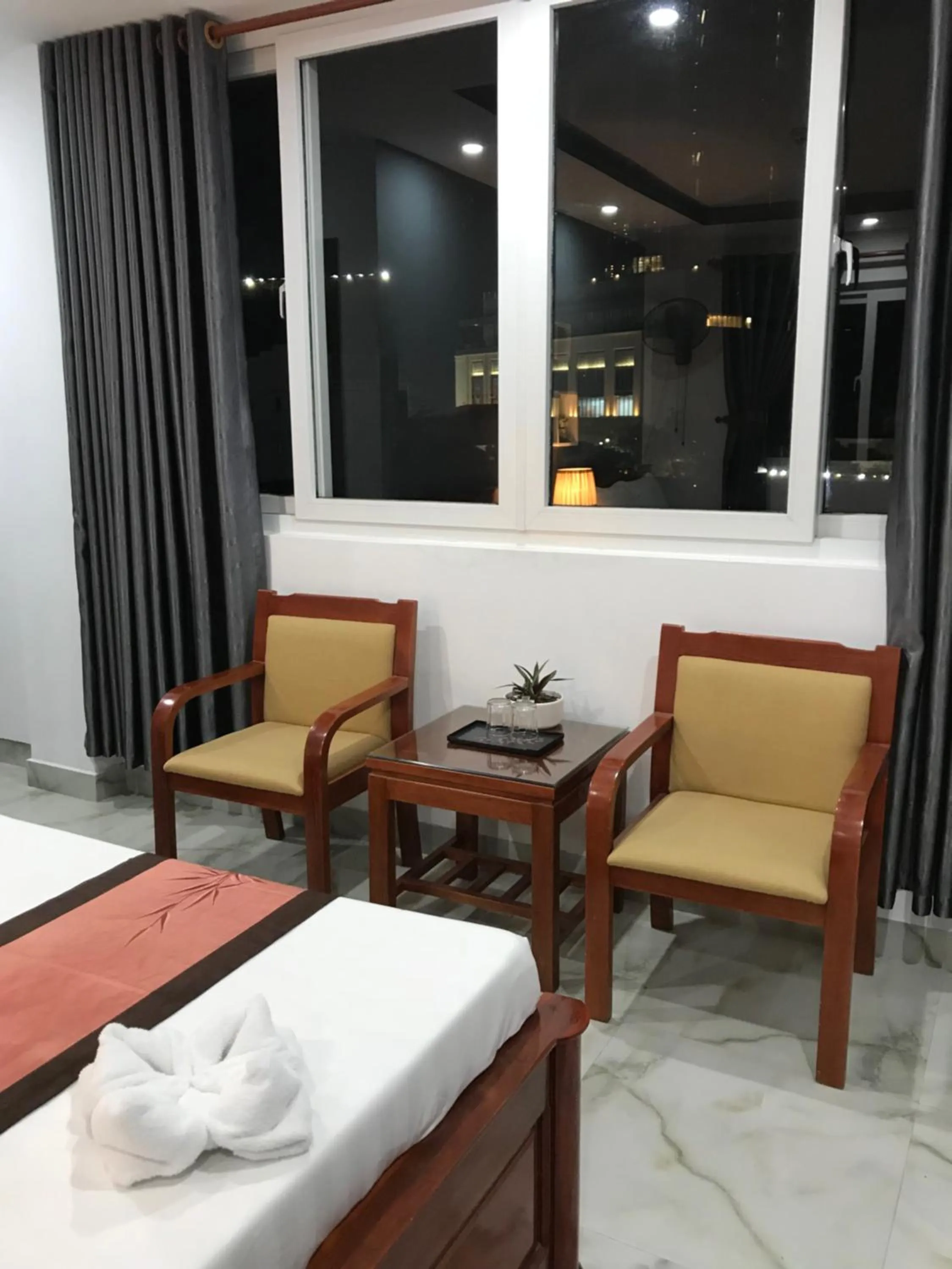 Seating area in Sunny A Hotel