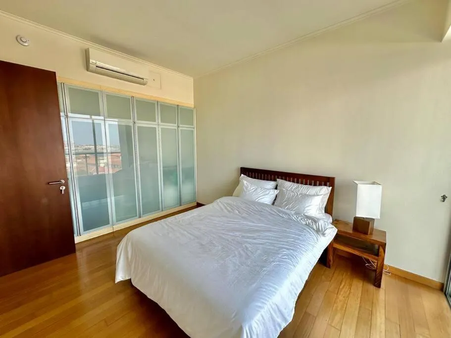 Balcony/Terrace, Bed in Colombo Emperor Residencies