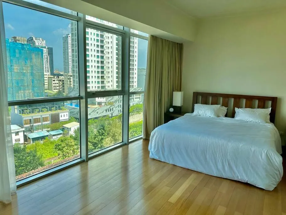 View (from property/room), Bed in Colombo Emperor Residencies