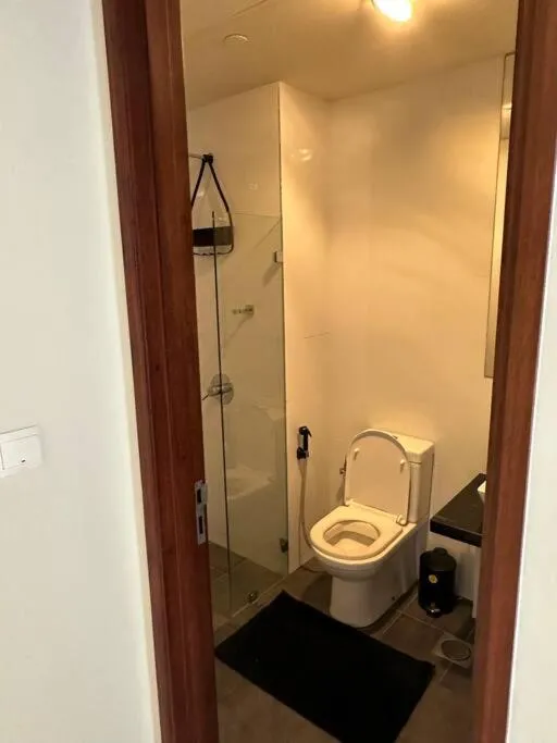 Shower in Colombo Emperor Residencies