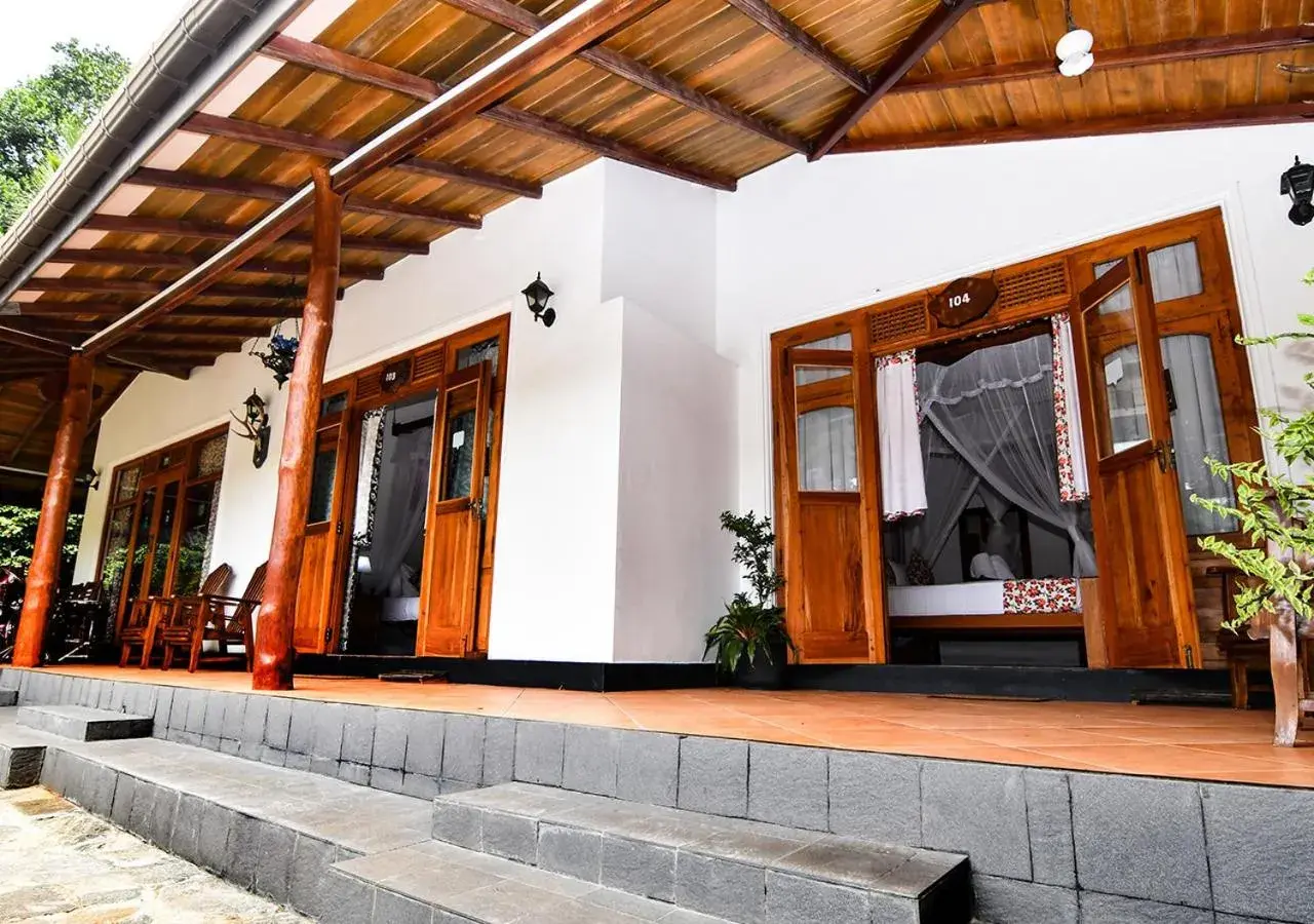 Standard Double Room with River View - single occupancy in Thotupola Residence Standard Double Room with River View - single occupancy in Thotupola Residence