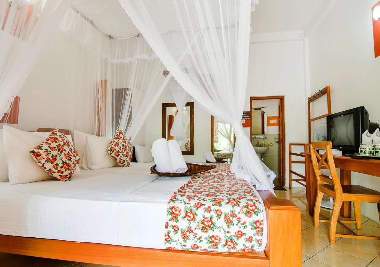 Standard Double Room with River View - single occupancy in Thotupola Residence