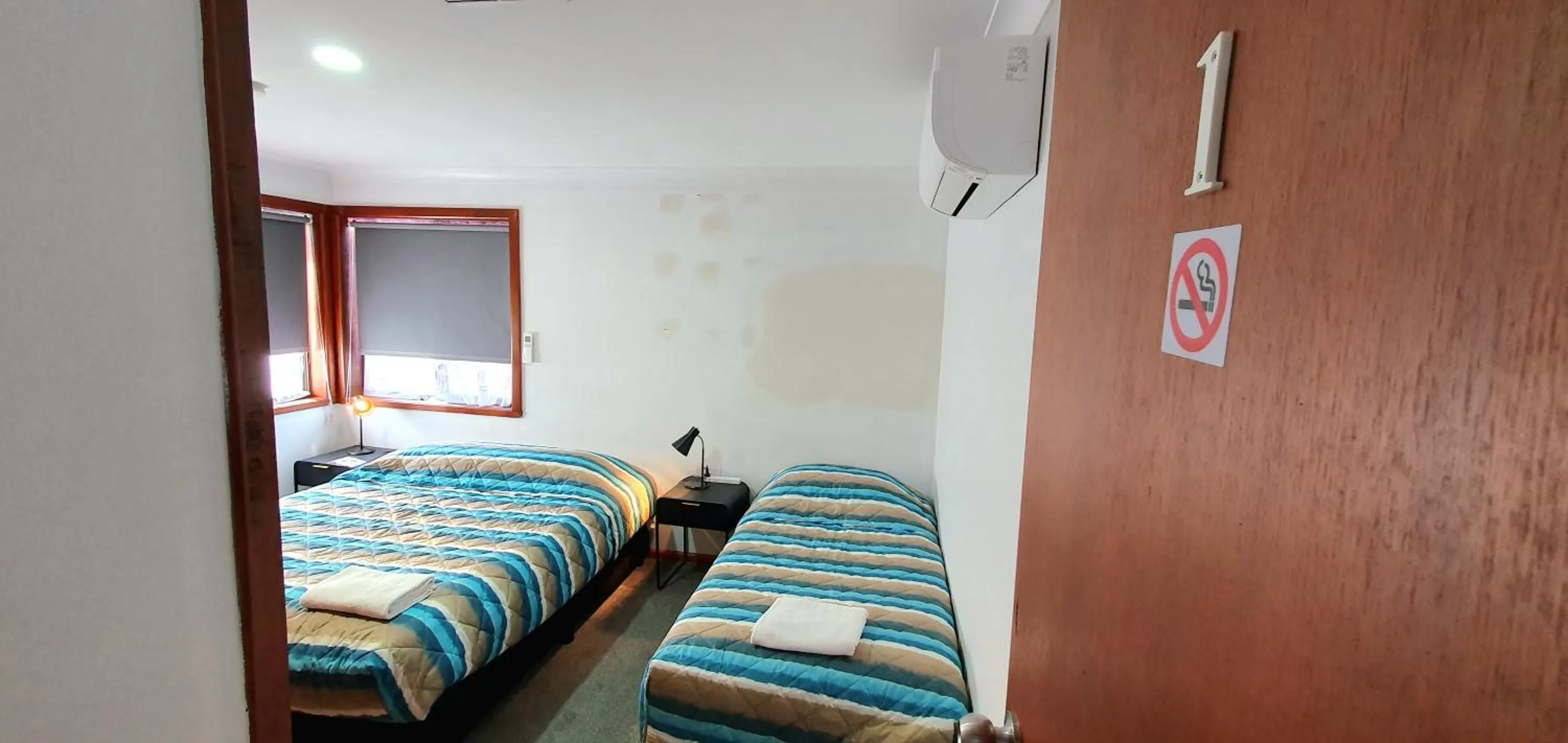 Bed in Goldrush Motel Young CBD