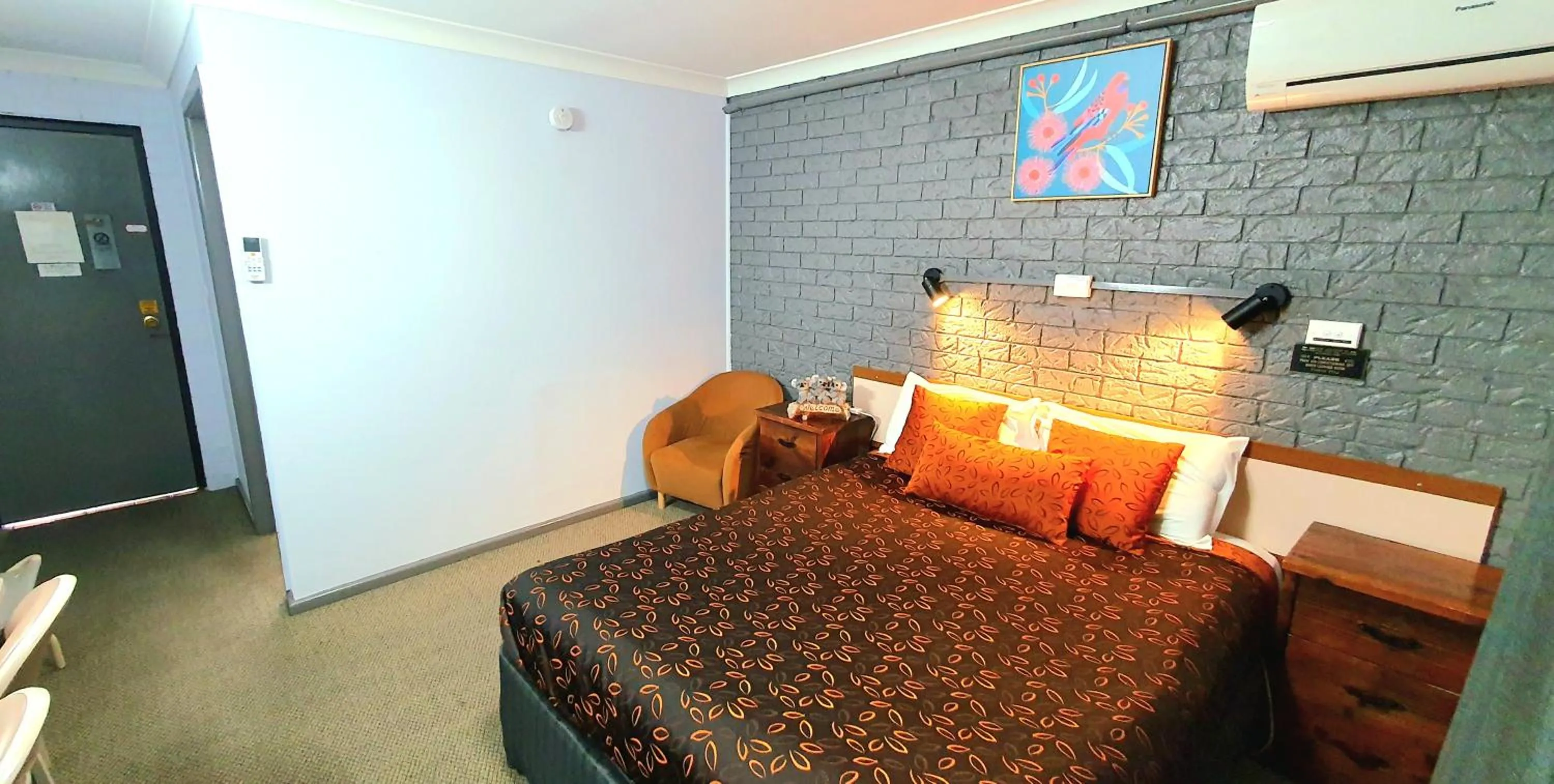 Bed in Goldrush Motel Young CBD