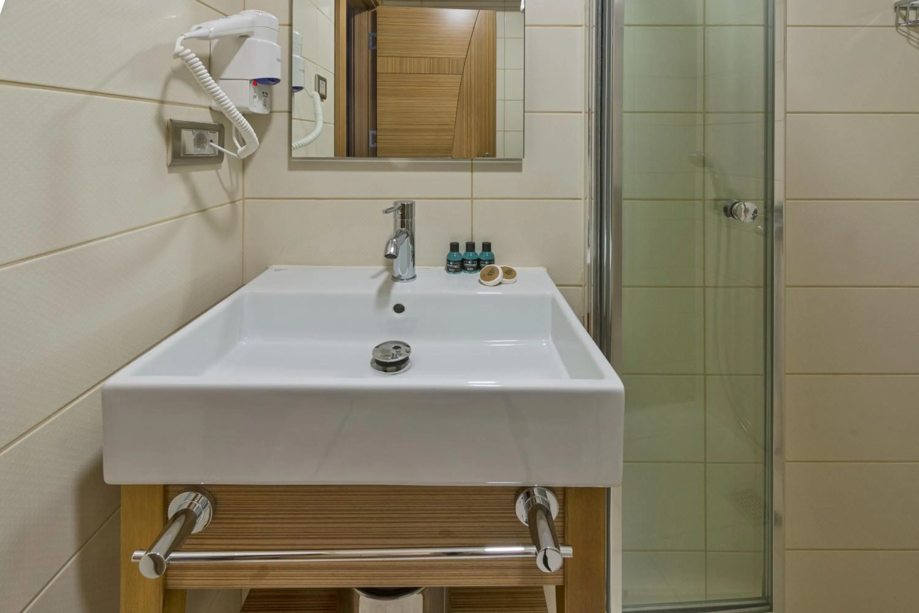 Bathroom in Floransa City Hotel