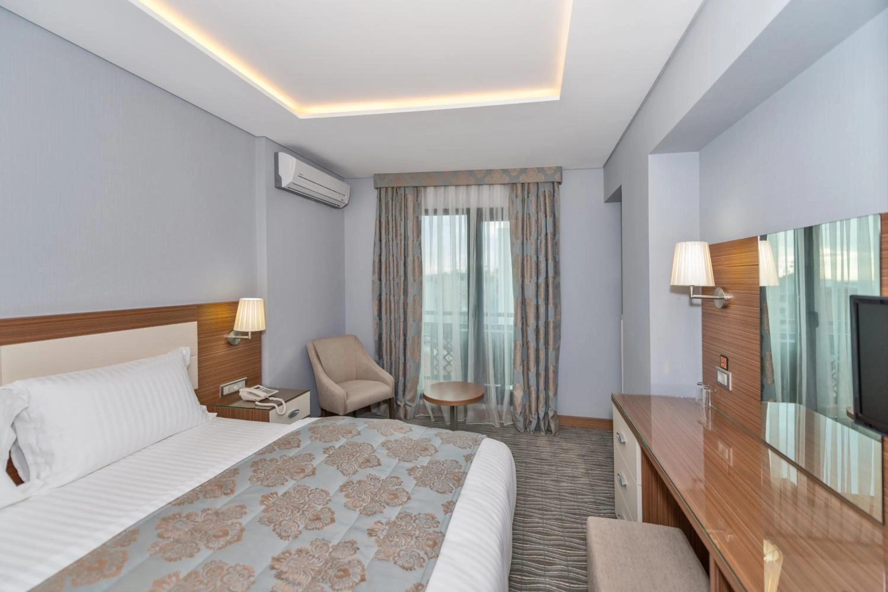 Bed in Floransa City Hotel