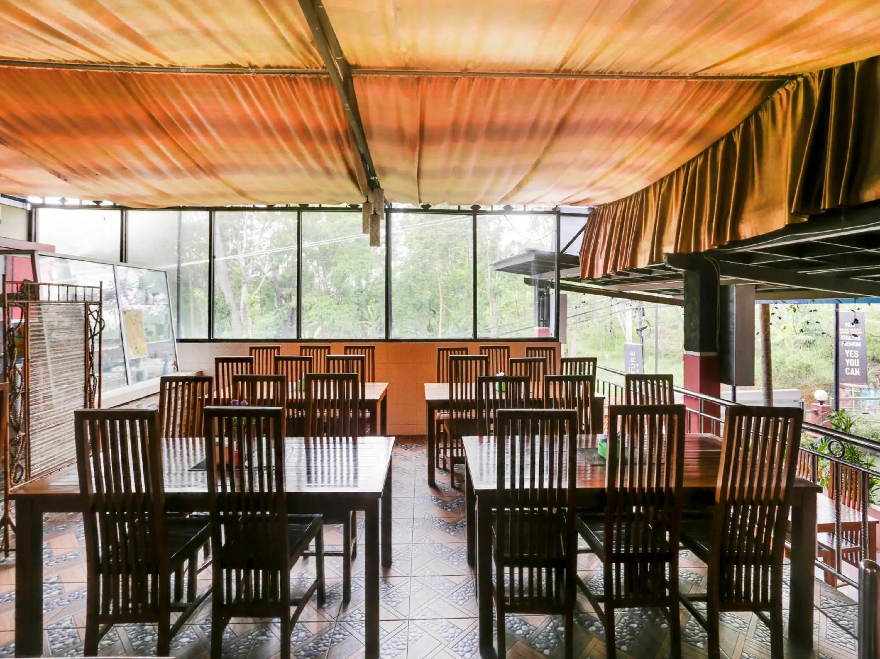 Restaurant/places to eat in Urbanview Hotel Bergas Indah Bandungan by RedDoorz Restaurant/places to eat in Urbanview Hotel Bergas Indah Bandungan by RedDoorz