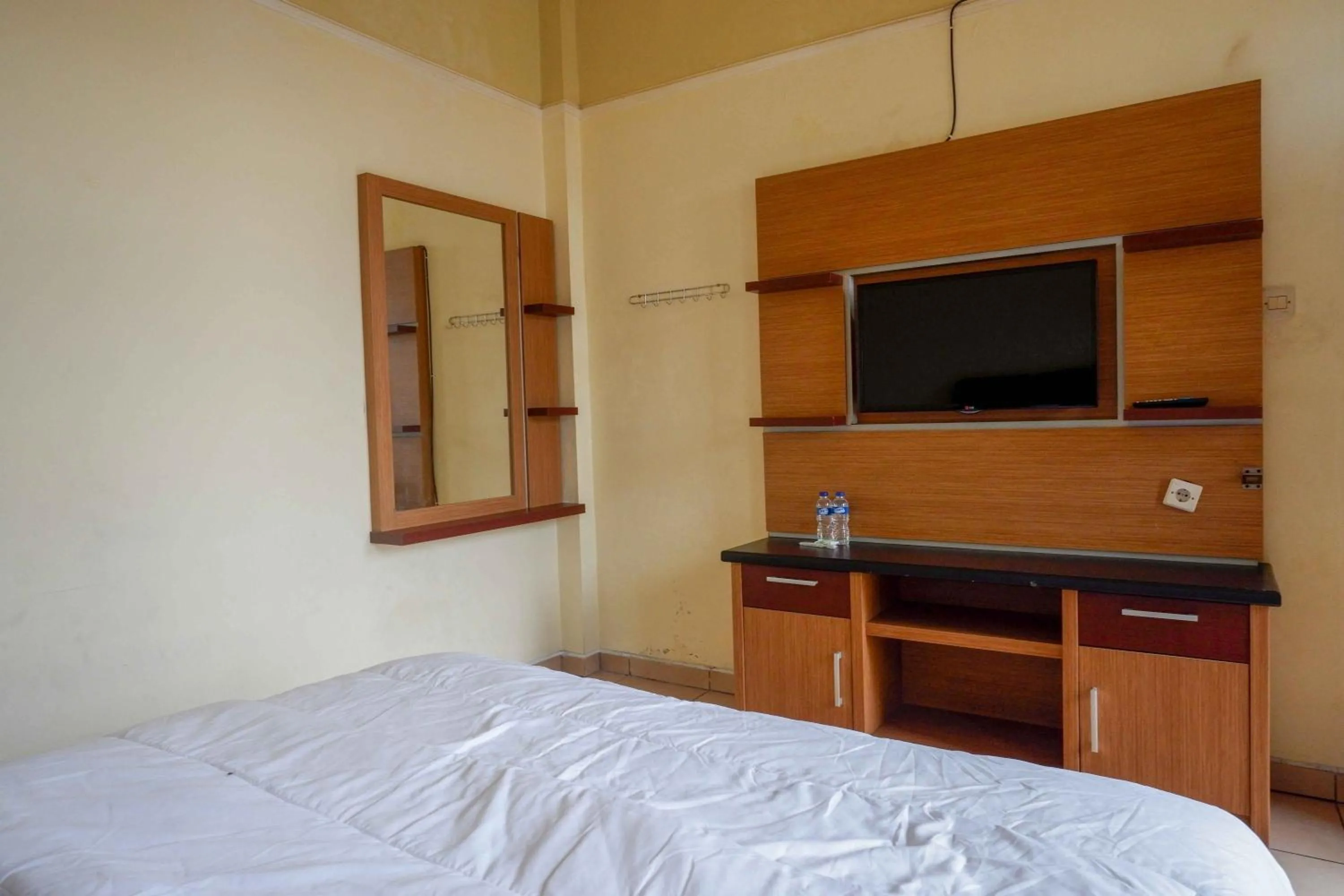 Bedroom, Bed in Urbanview Hotel Bergas Indah Bandungan by RedDoorz