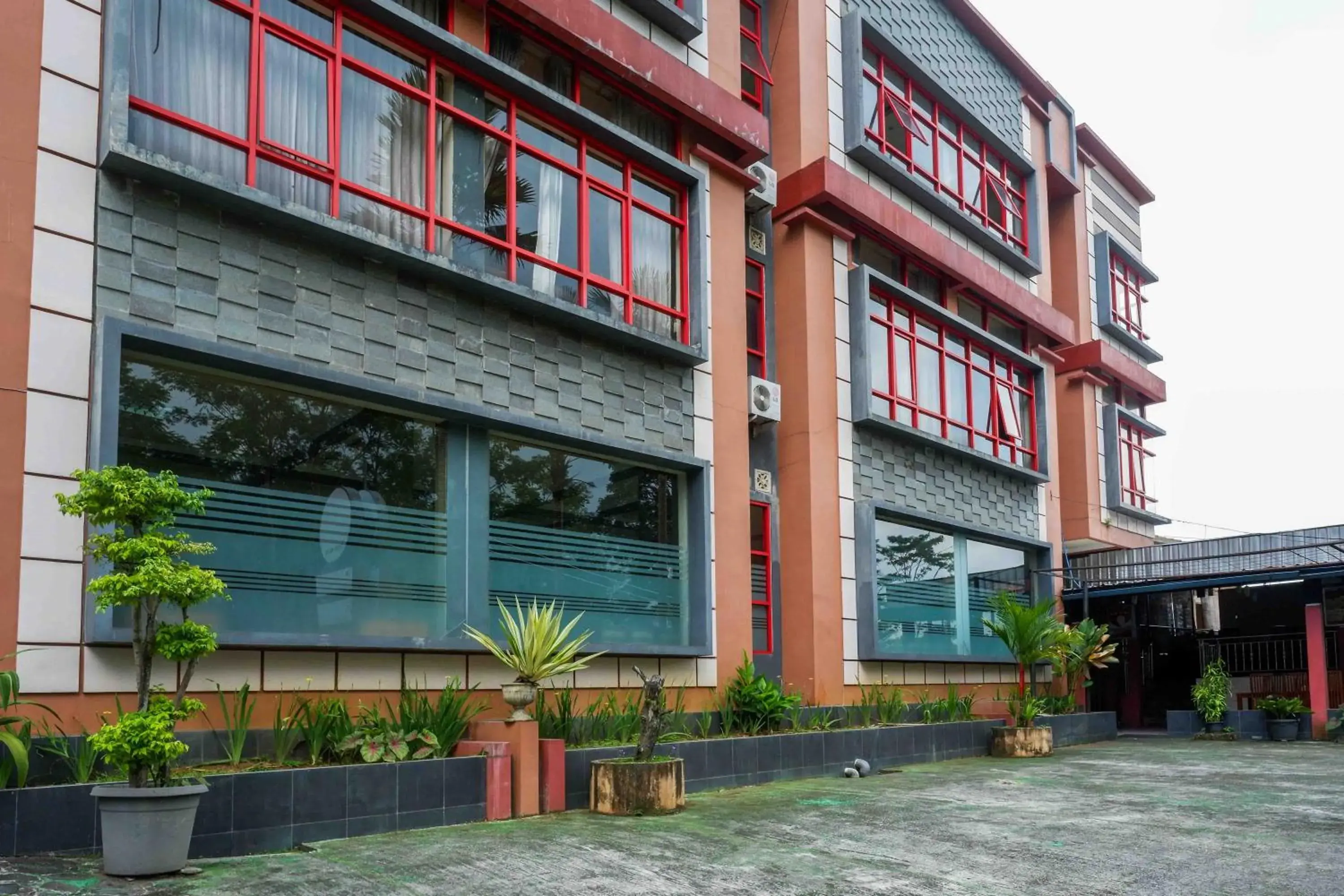 Property building in Urbanview Hotel Bergas Indah Bandungan by RedDoorz Property building in Urbanview Hotel Bergas Indah Bandungan by RedDoorz