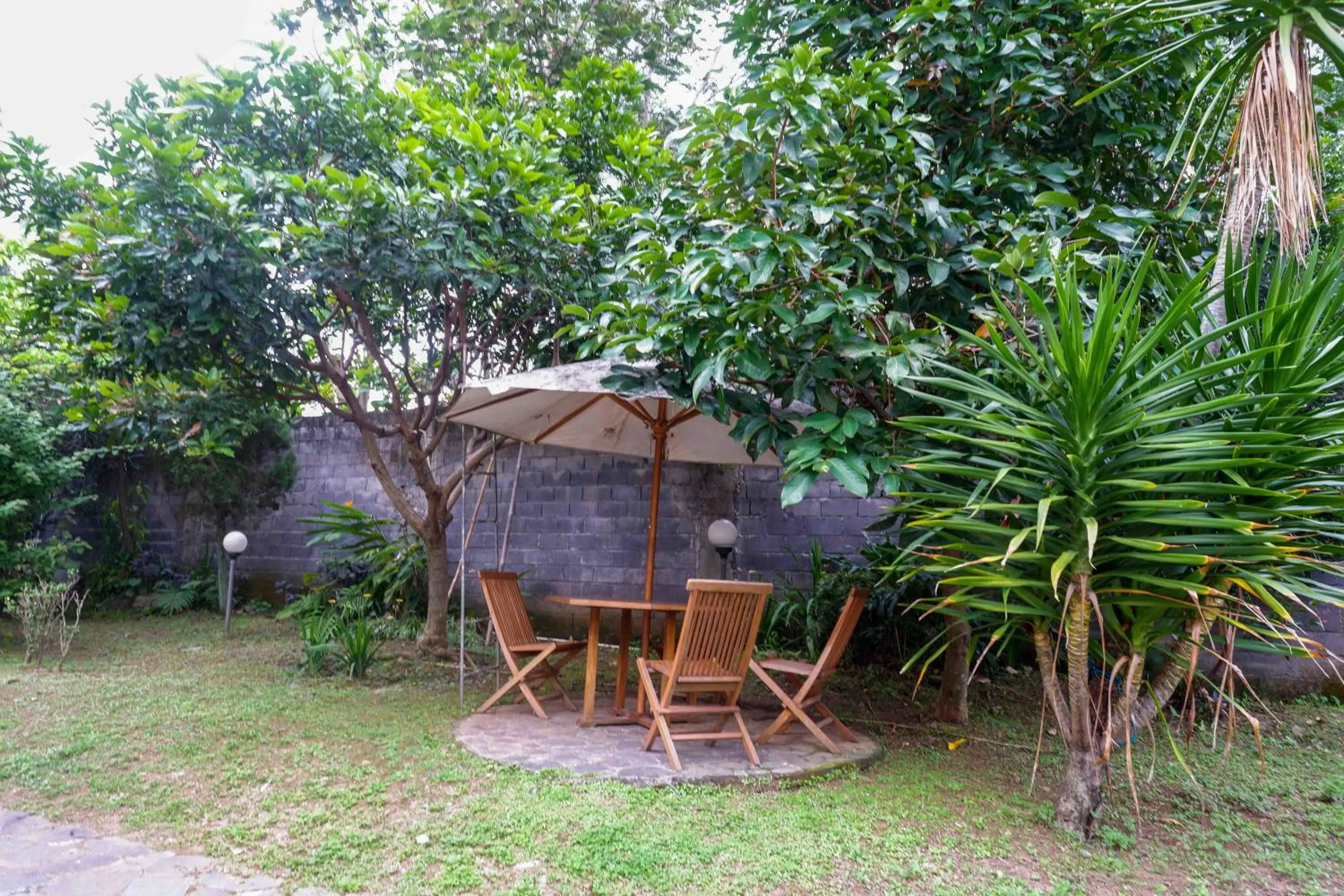 Garden in Urbanview Hotel Bergas Indah Bandungan by RedDoorz