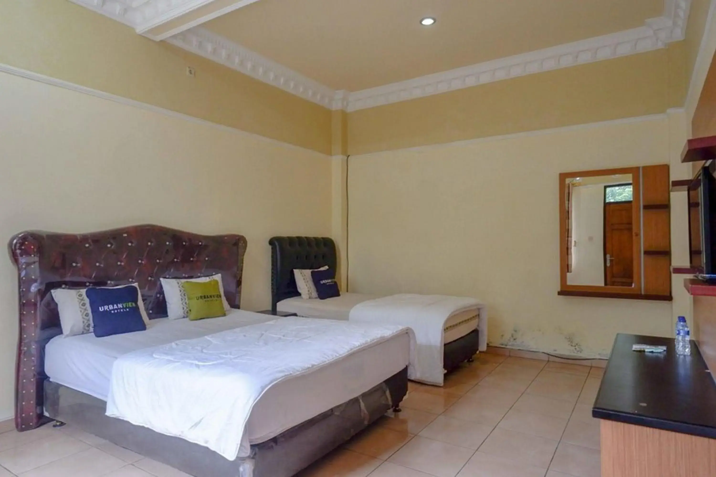 Family Room in Urbanview Hotel Bergas Indah Bandungan by RedDoorz Family Room in Urbanview Hotel Bergas Indah Bandungan by RedDoorz