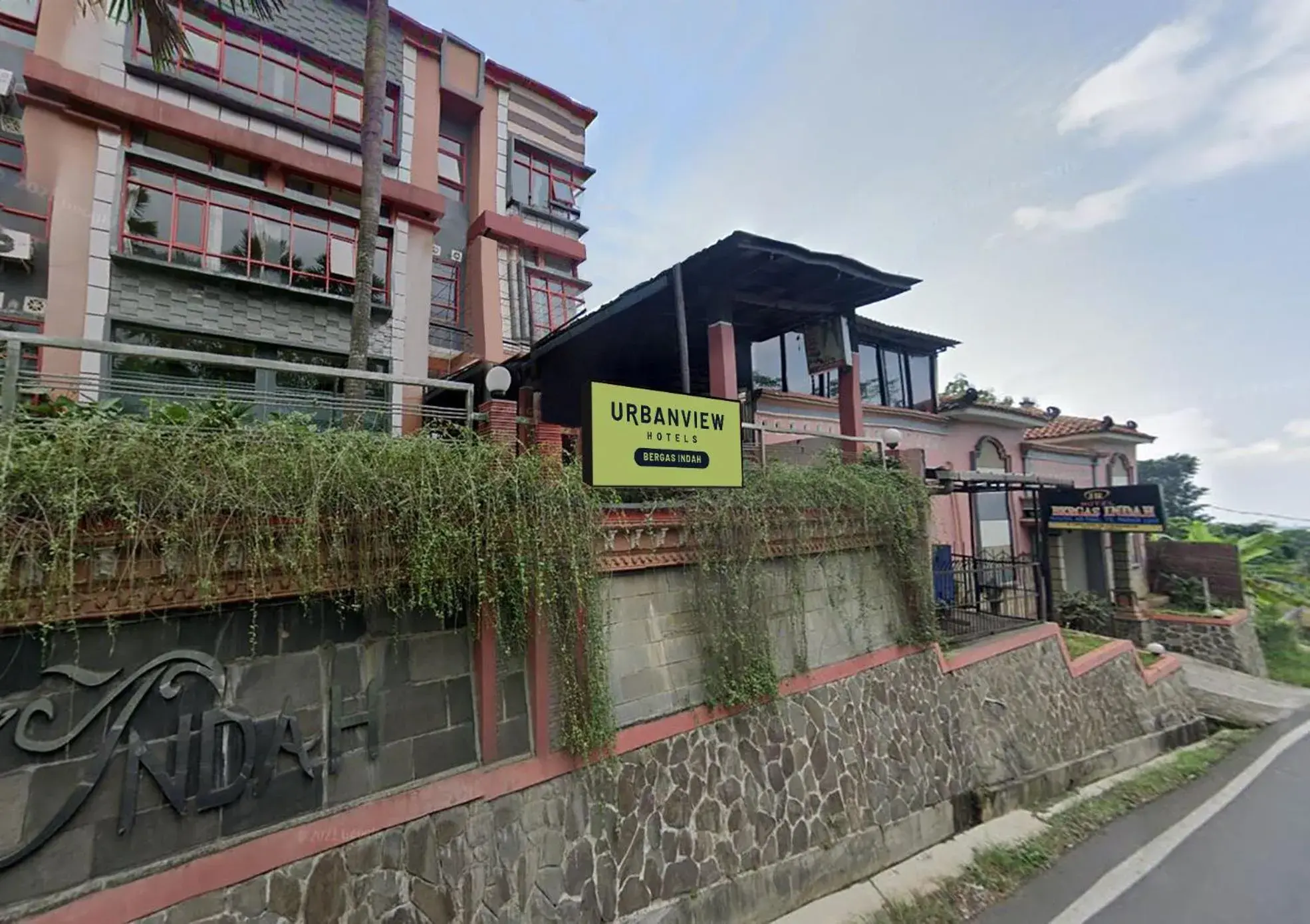 Property building in Urbanview Hotel Bergas Indah Bandungan by RedDoorz Property building in Urbanview Hotel Bergas Indah Bandungan by RedDoorz