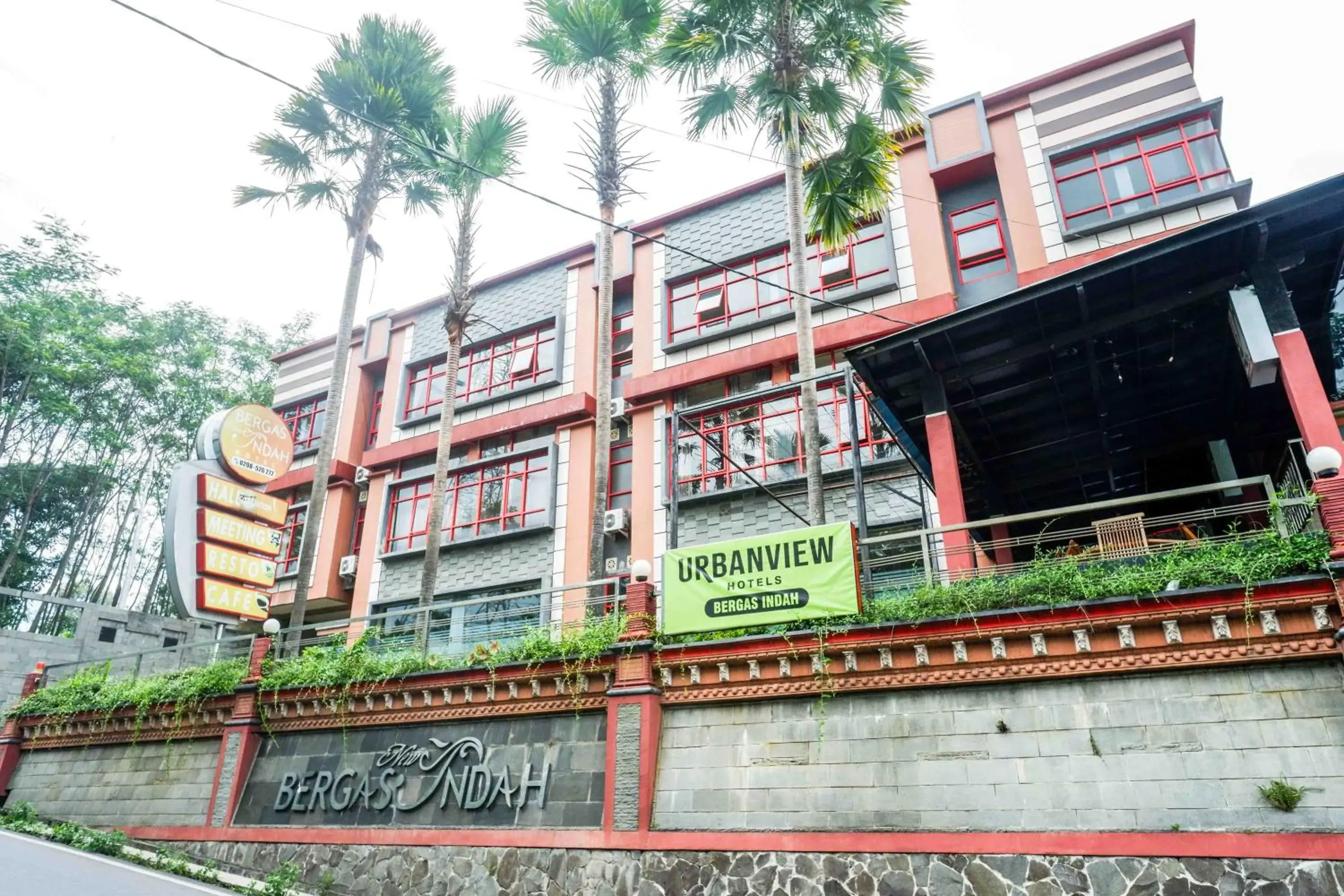 Property building in Urbanview Hotel Bergas Indah Bandungan by RedDoorz Property building in Urbanview Hotel Bergas Indah Bandungan by RedDoorz