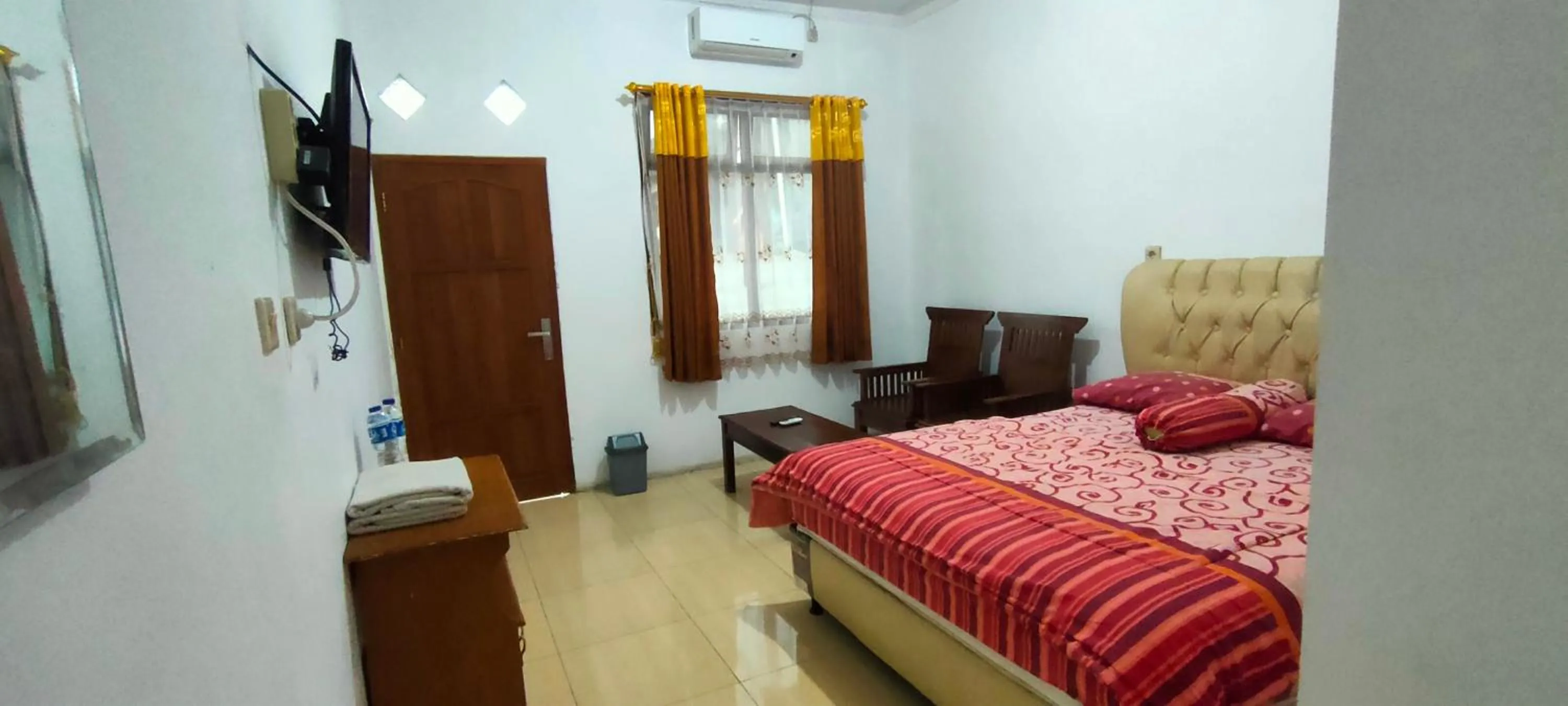 Bedroom, Bed in Hotel Arjuna Sari Bandungan