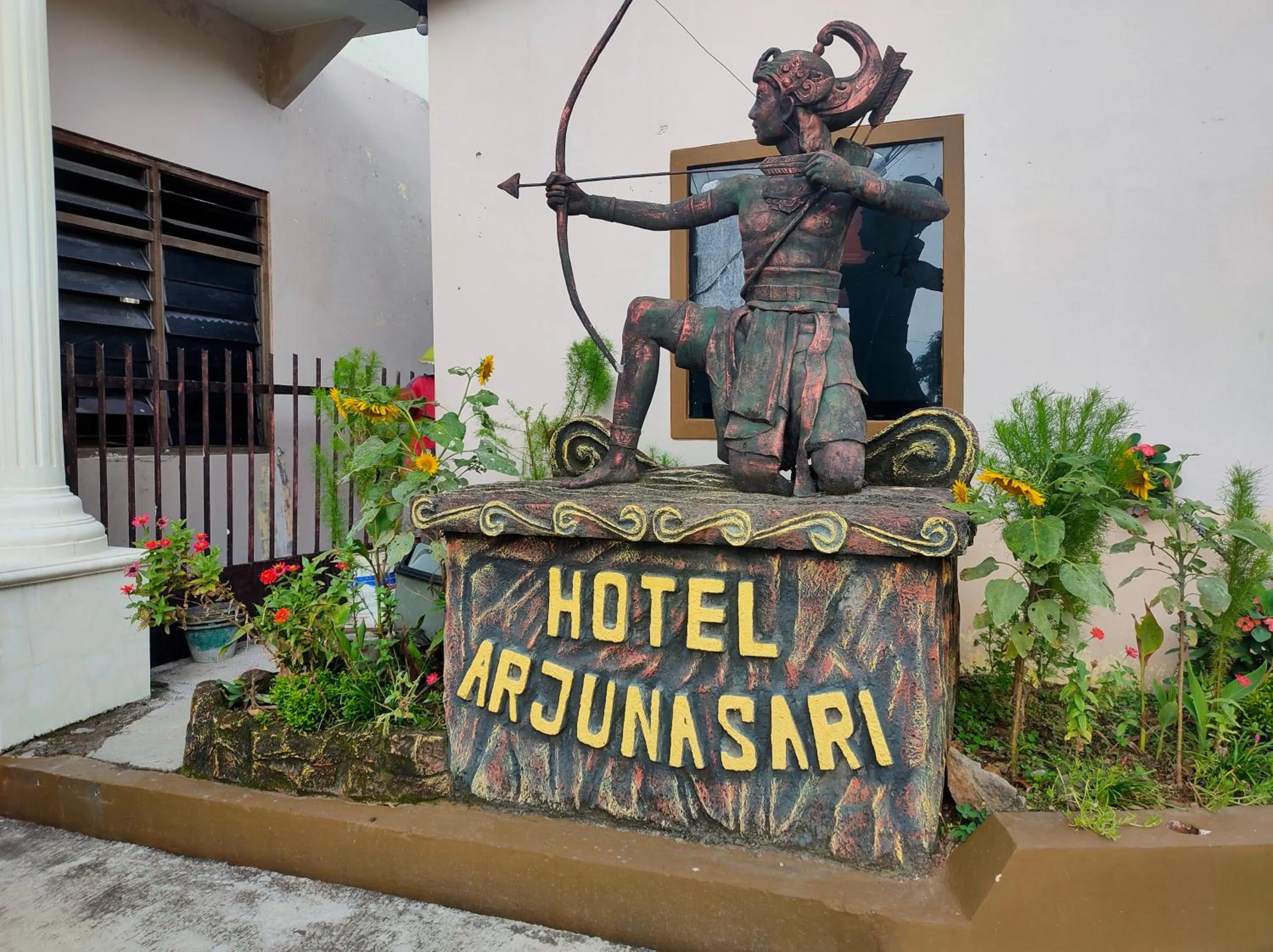 Property logo or sign in Hotel Arjuna Sari Bandungan