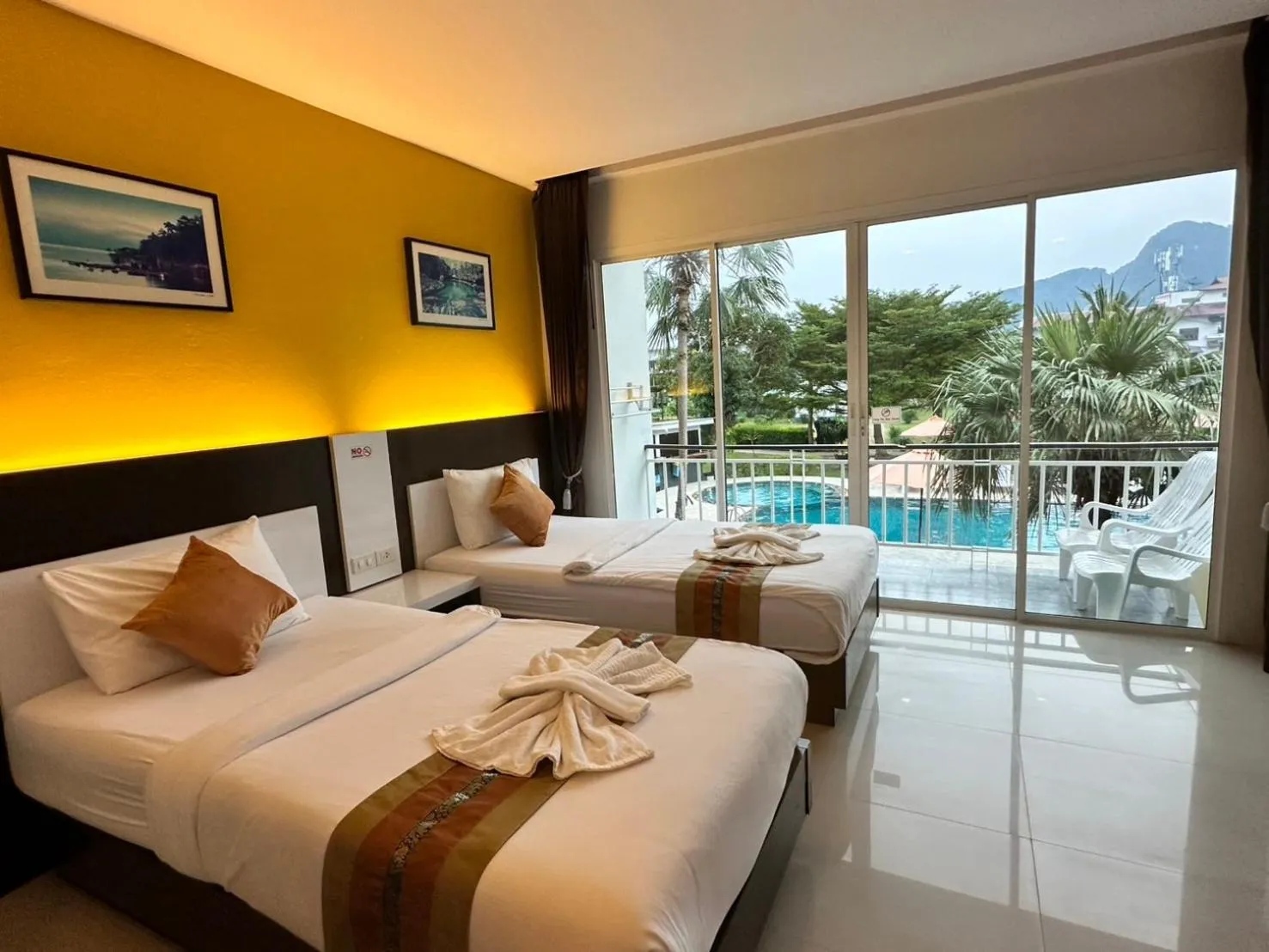 Swimming pool, Bed in Gypsy Sea View Resort- Phi Phi Island