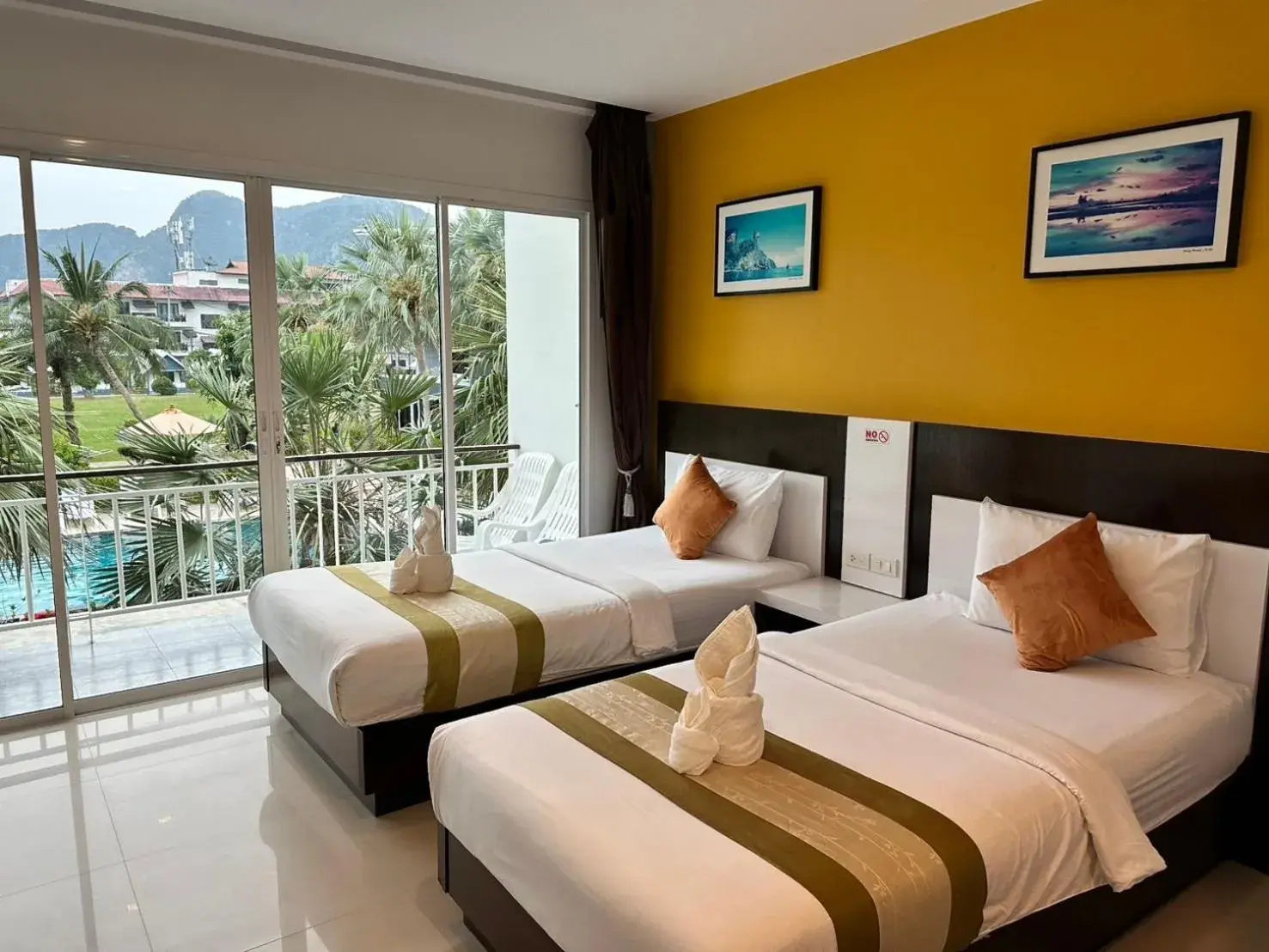 Deluxe Twin Room in Gypsy Sea View Resort- Phi Phi Island Deluxe Twin Room in Gypsy Sea View Resort- Phi Phi Island