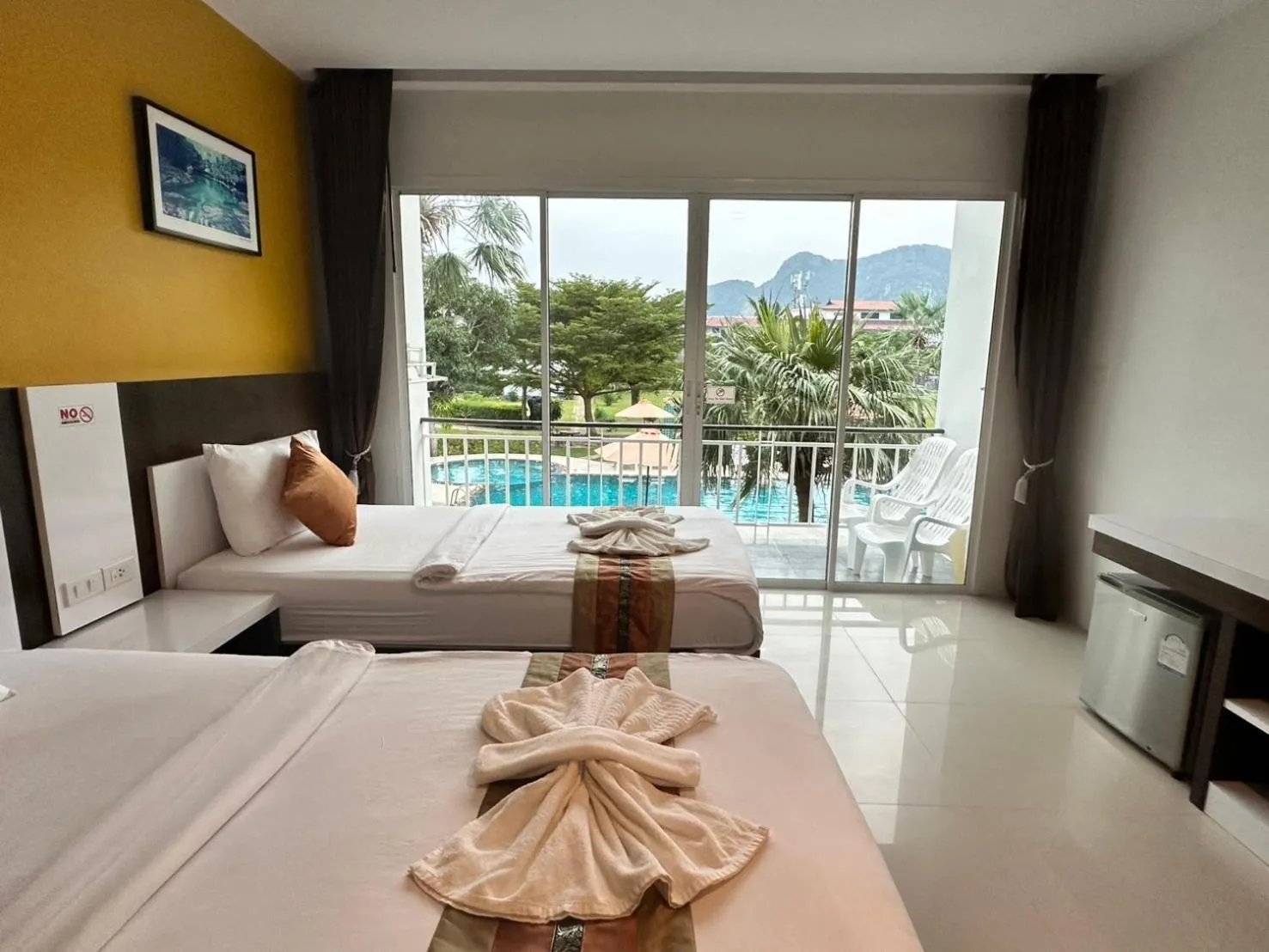 Pool view, Bed in Gypsy Sea View Resort- Phi Phi Island