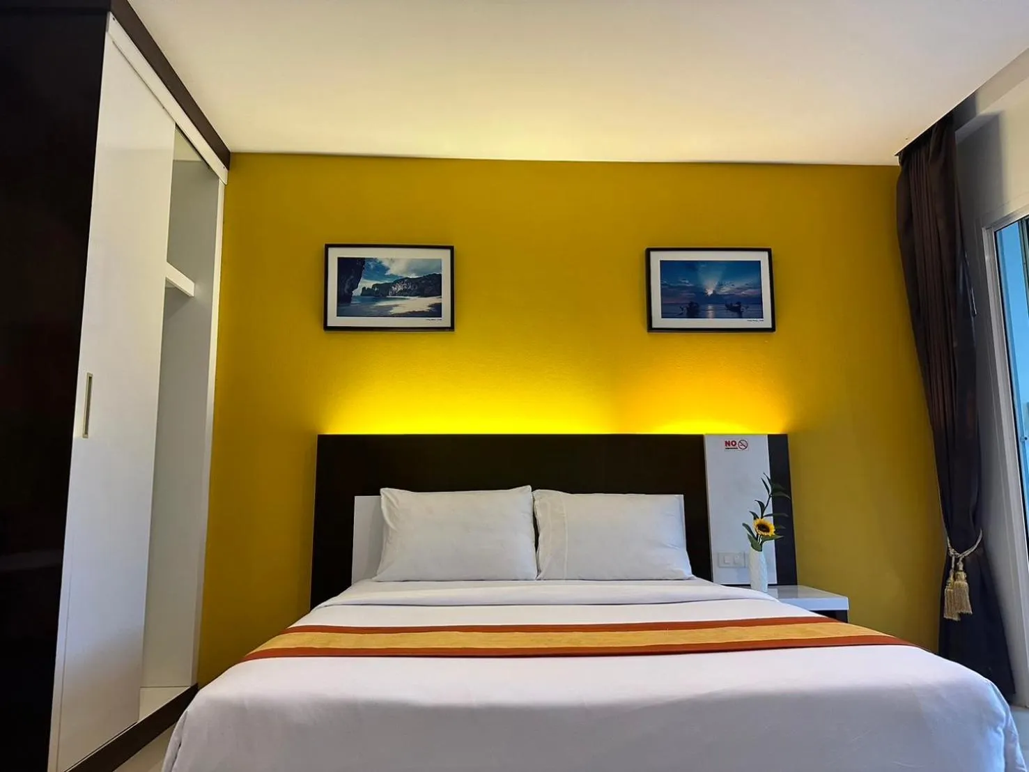 Bed in Gypsy Sea View Resort- Phi Phi Island