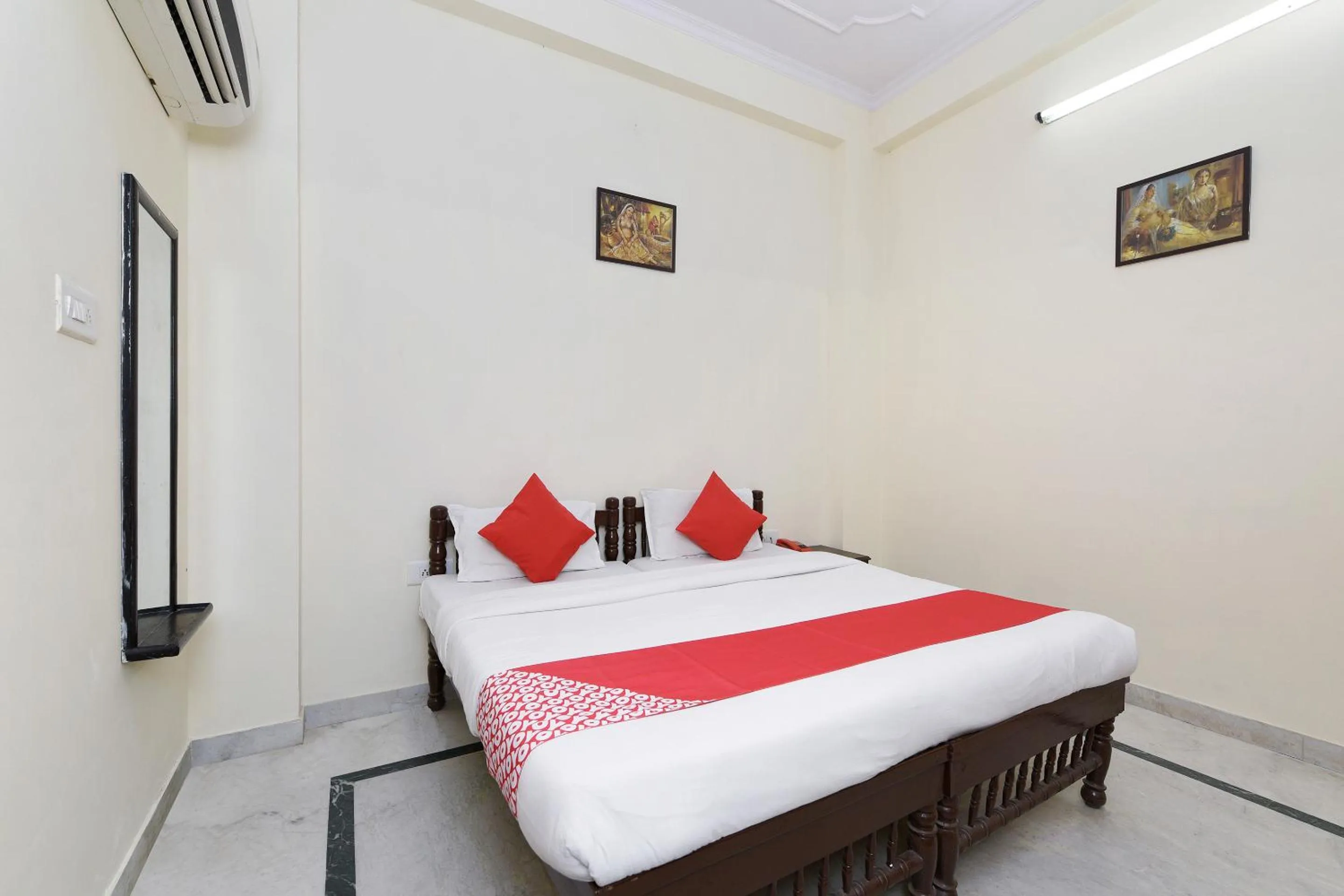 Bedroom, Bed in Hotel Green Valley Ranthambhore